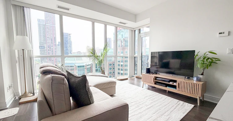 1901-28 Ted Rogers Way, Toronto, ON, M4Y 2J4