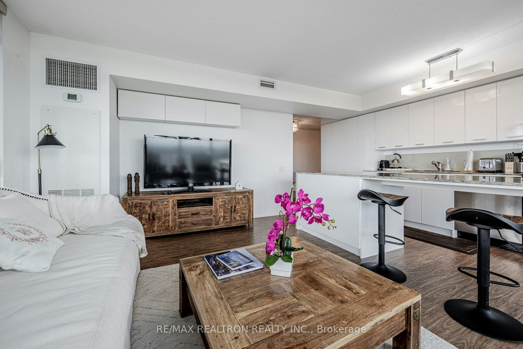 1102-33 Singer Court, Toronto, ON, M2K 0B4 - 5