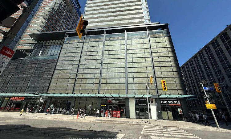2208-501 Yonge Street