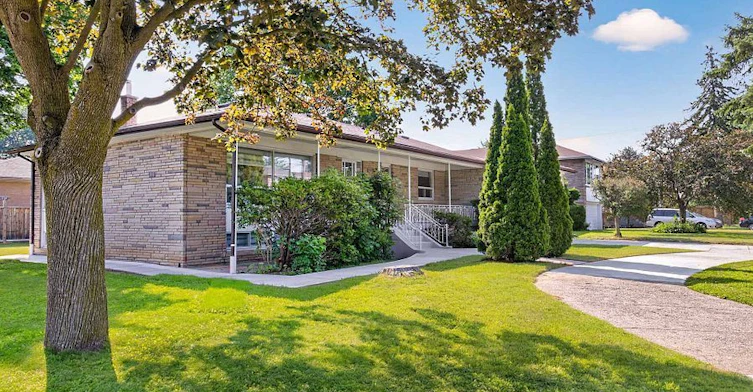 Lower-201 Goddard Street, Toronto, ON, M3H 5E7 - 2