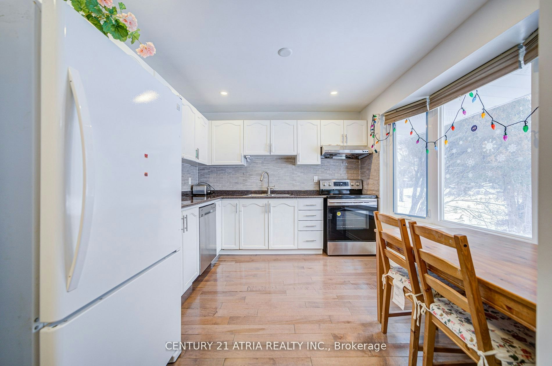 52 Applegate Crescent, Toronto, ON, M2H 2R4 - 6