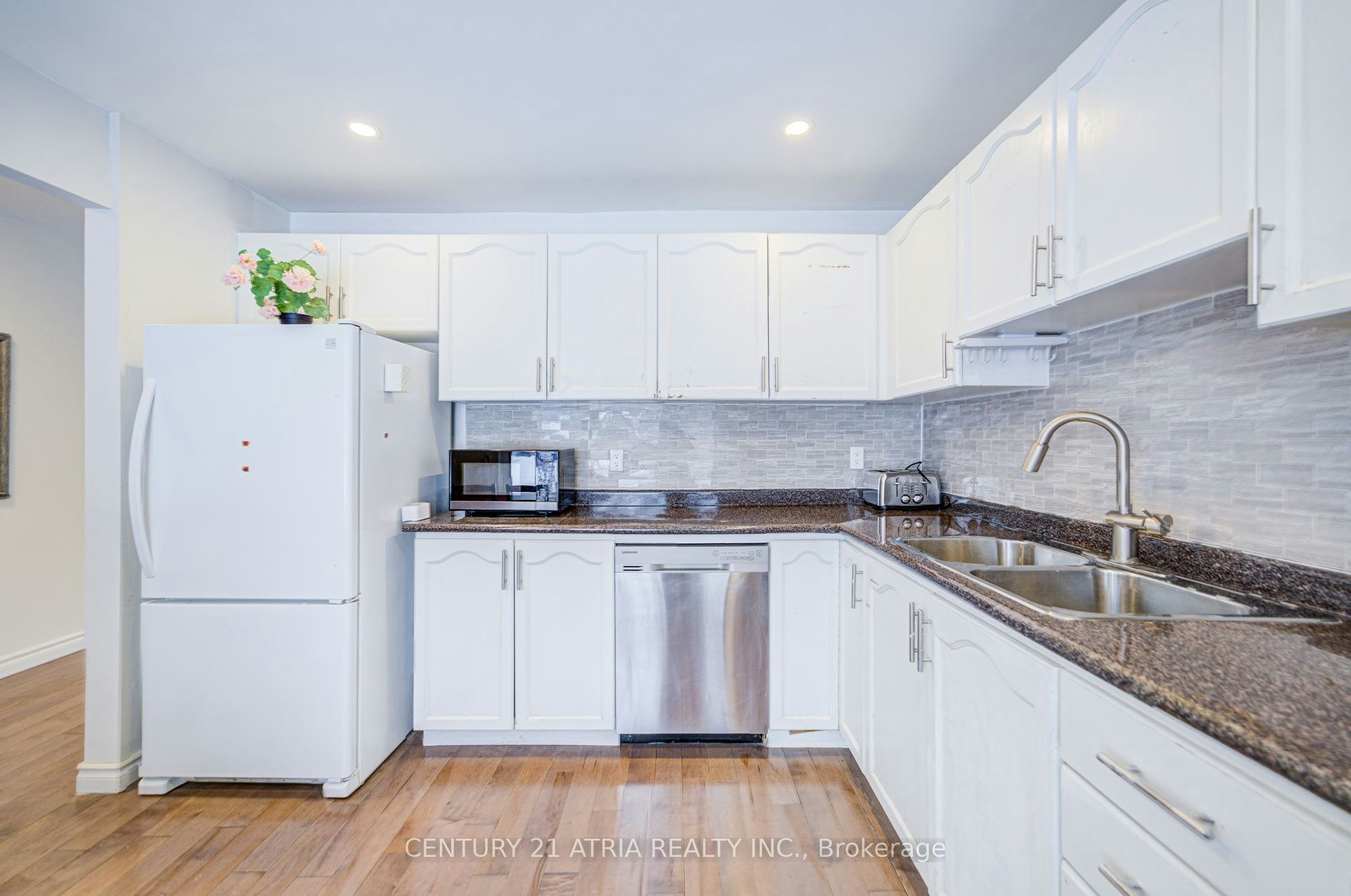 52 Applegate Crescent, Toronto, ON, M2H 2R4 - 4