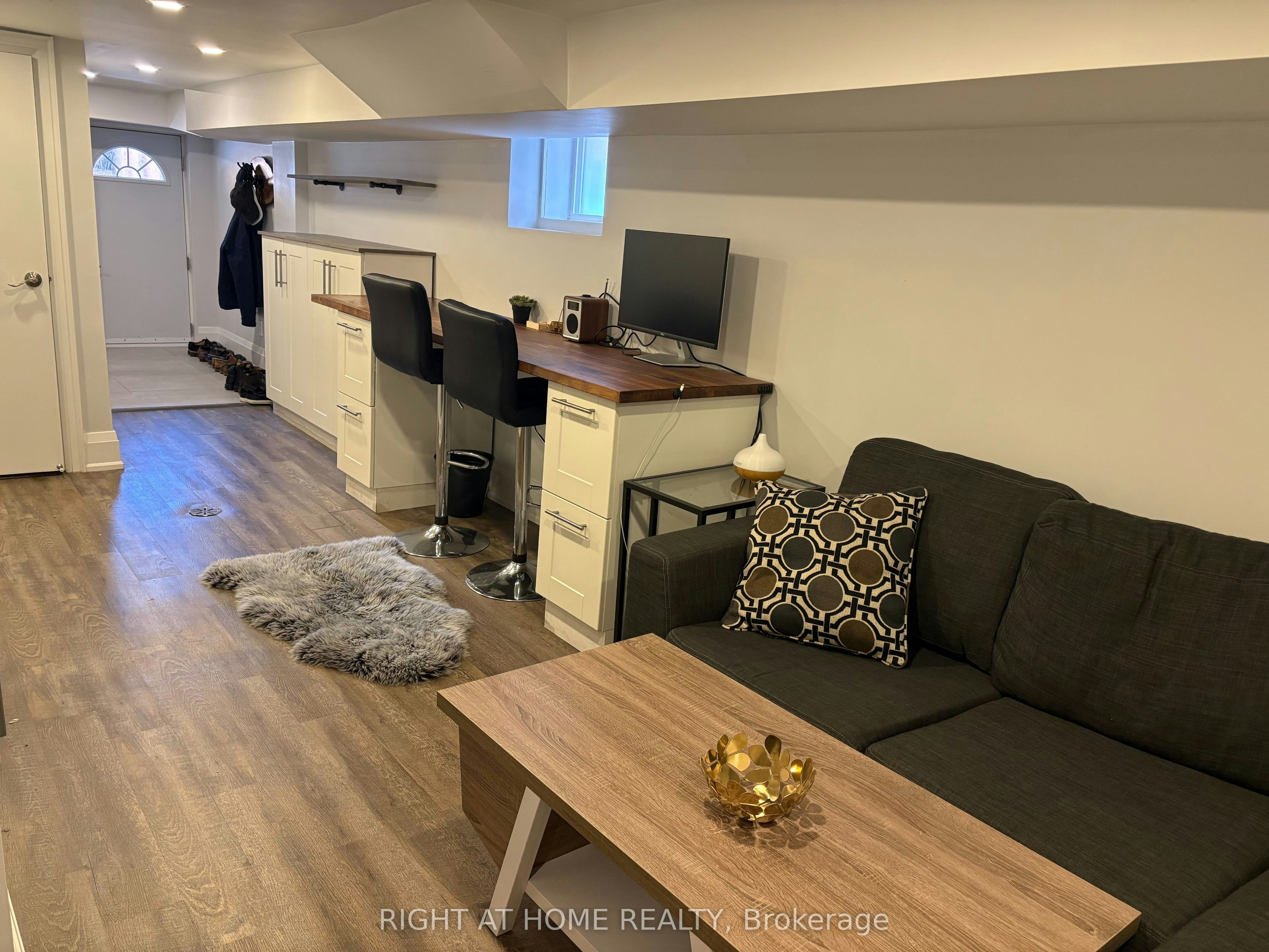 Lower-39 Amherst Avenue, Toronto, ON, M6E 1Z2 - 4