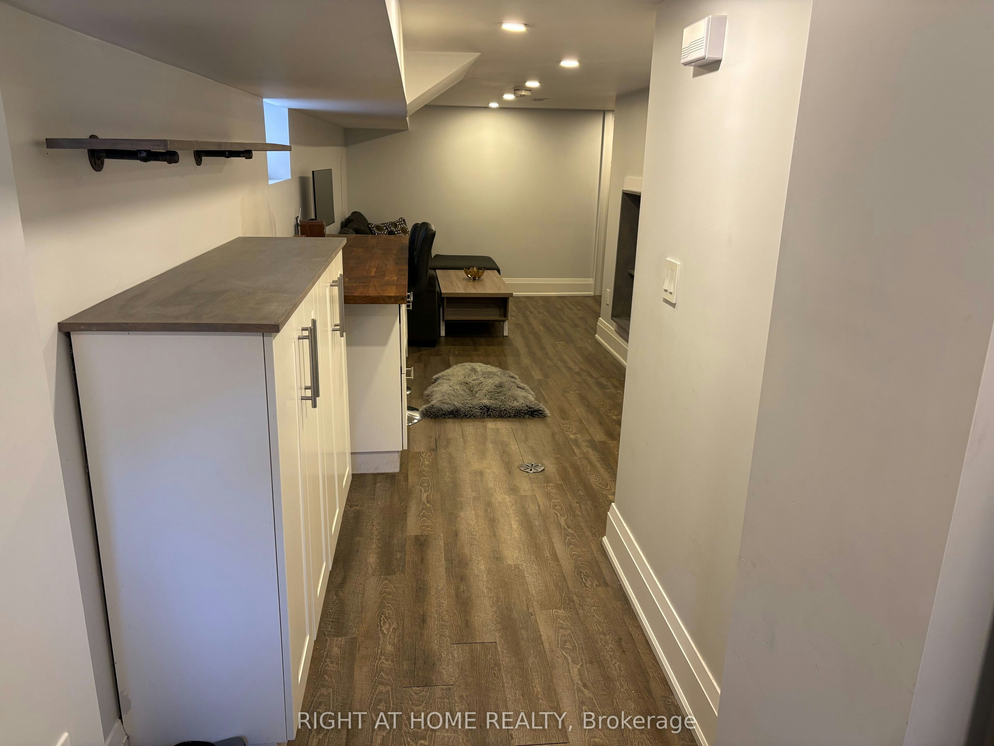 Lower-39 Amherst Avenue, Toronto, ON, M6E 1Z2 - 5