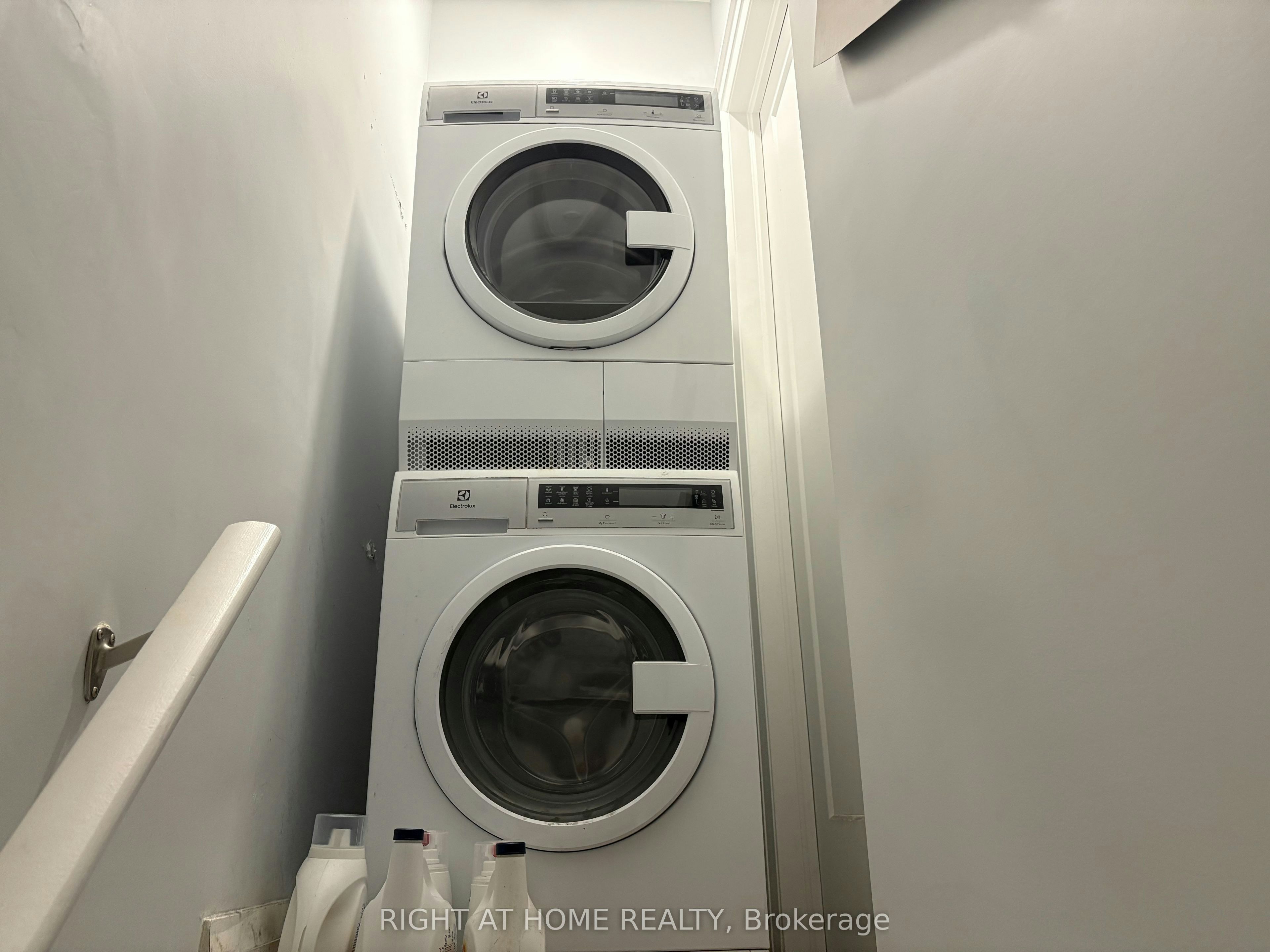 Lower-39 Amherst Avenue, Toronto, ON, M6E 1Z2 - 13