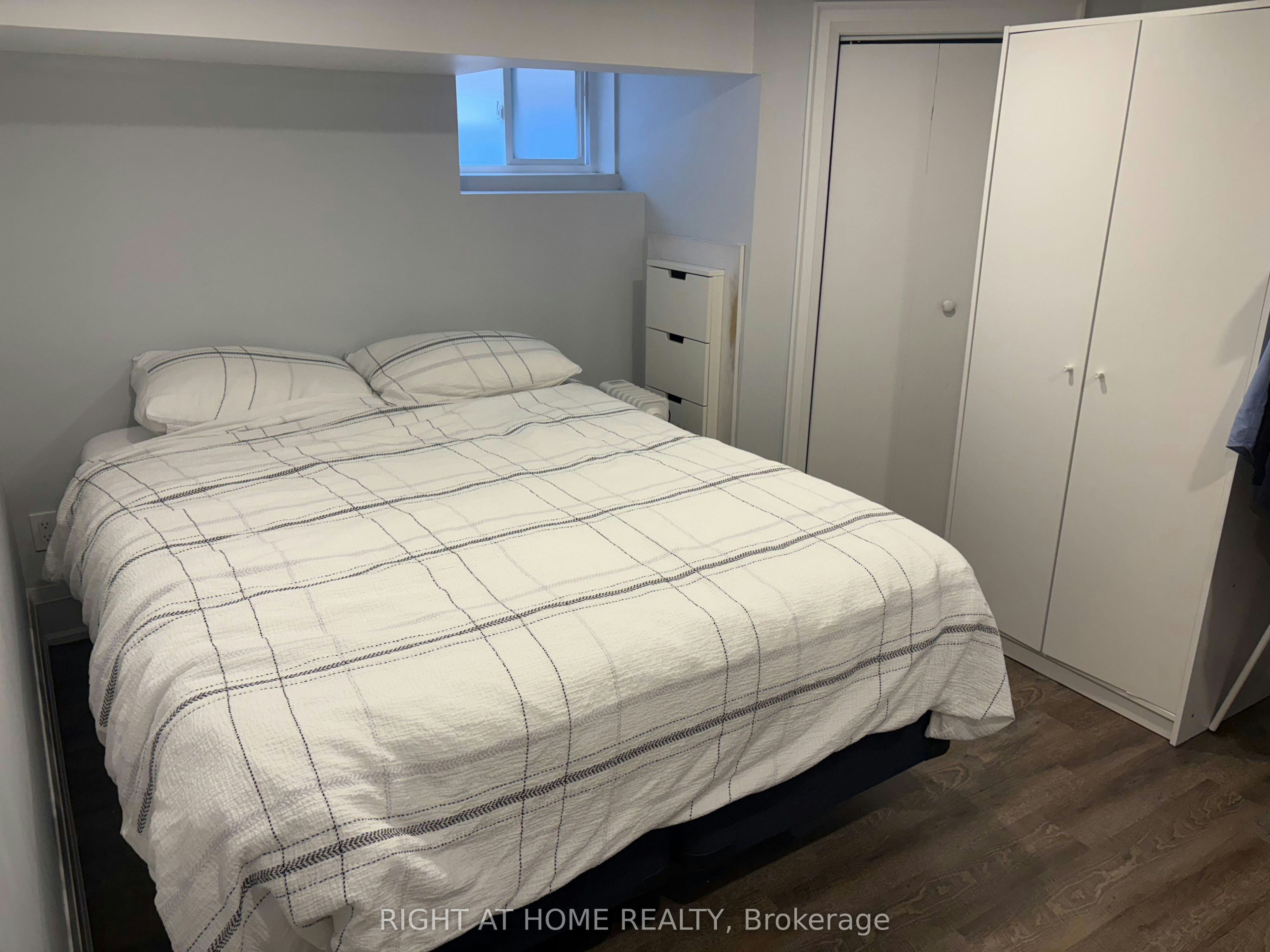 Lower-39 Amherst Avenue, Toronto, ON, M6E 1Z2 - 10