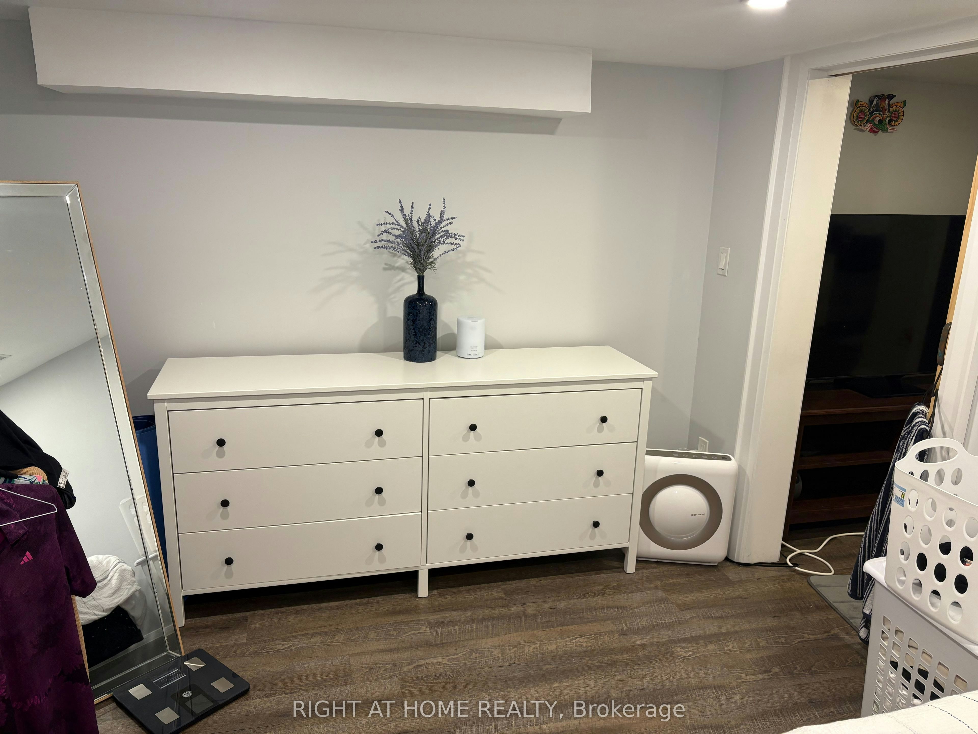 Lower-39 Amherst Avenue, Toronto, ON, M6E 1Z2 - 11