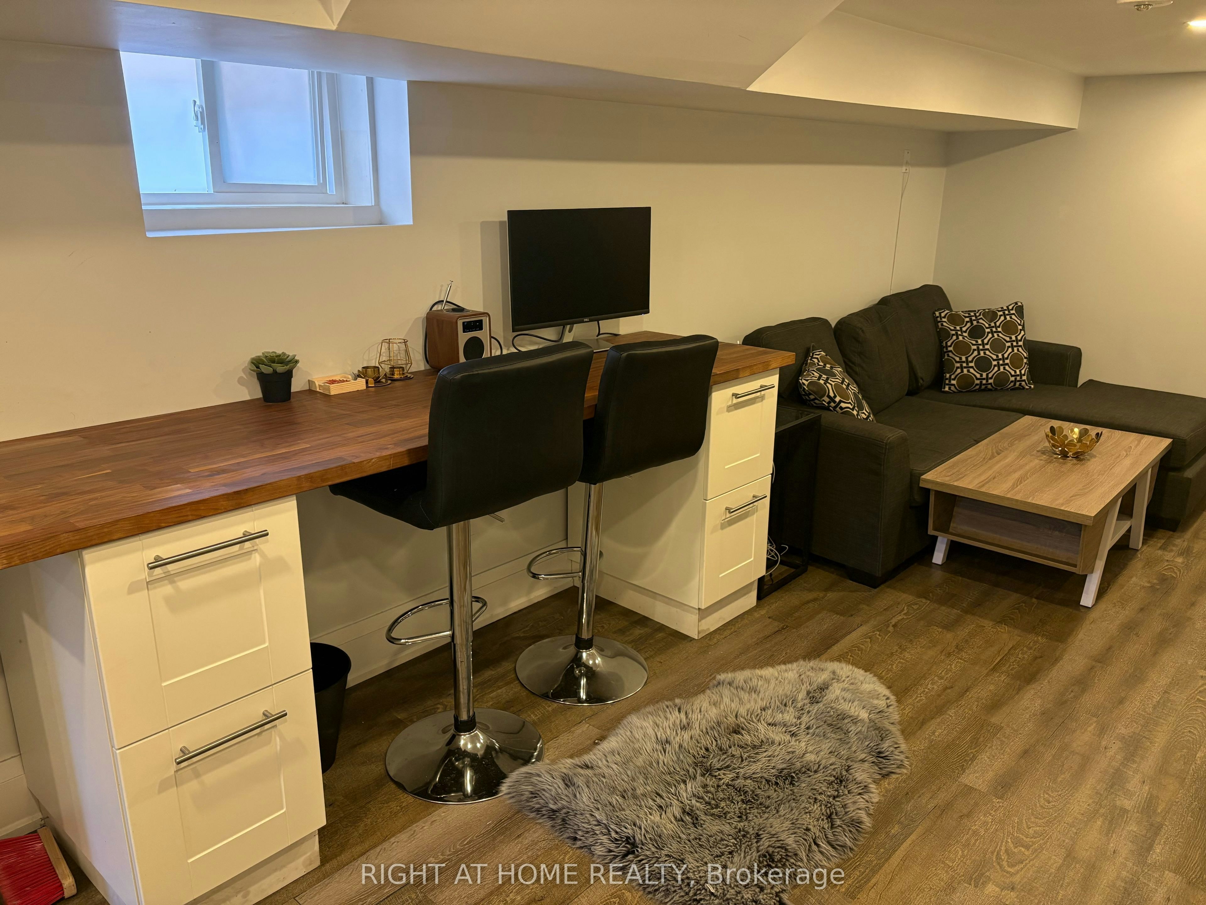 Lower-39 Amherst Avenue, Toronto, ON, M6E 1Z2 - 7