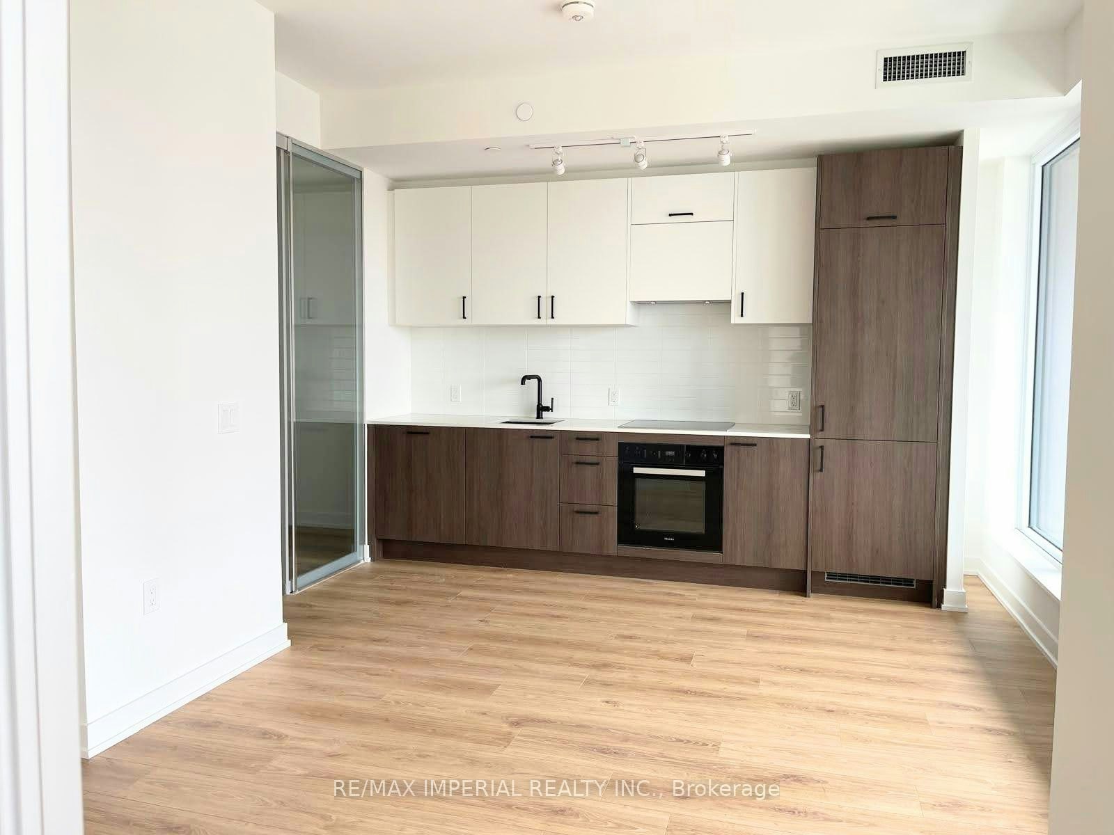 1815-1 Quarrington Lane, Toronto, ON, M3C 0S4 - 9