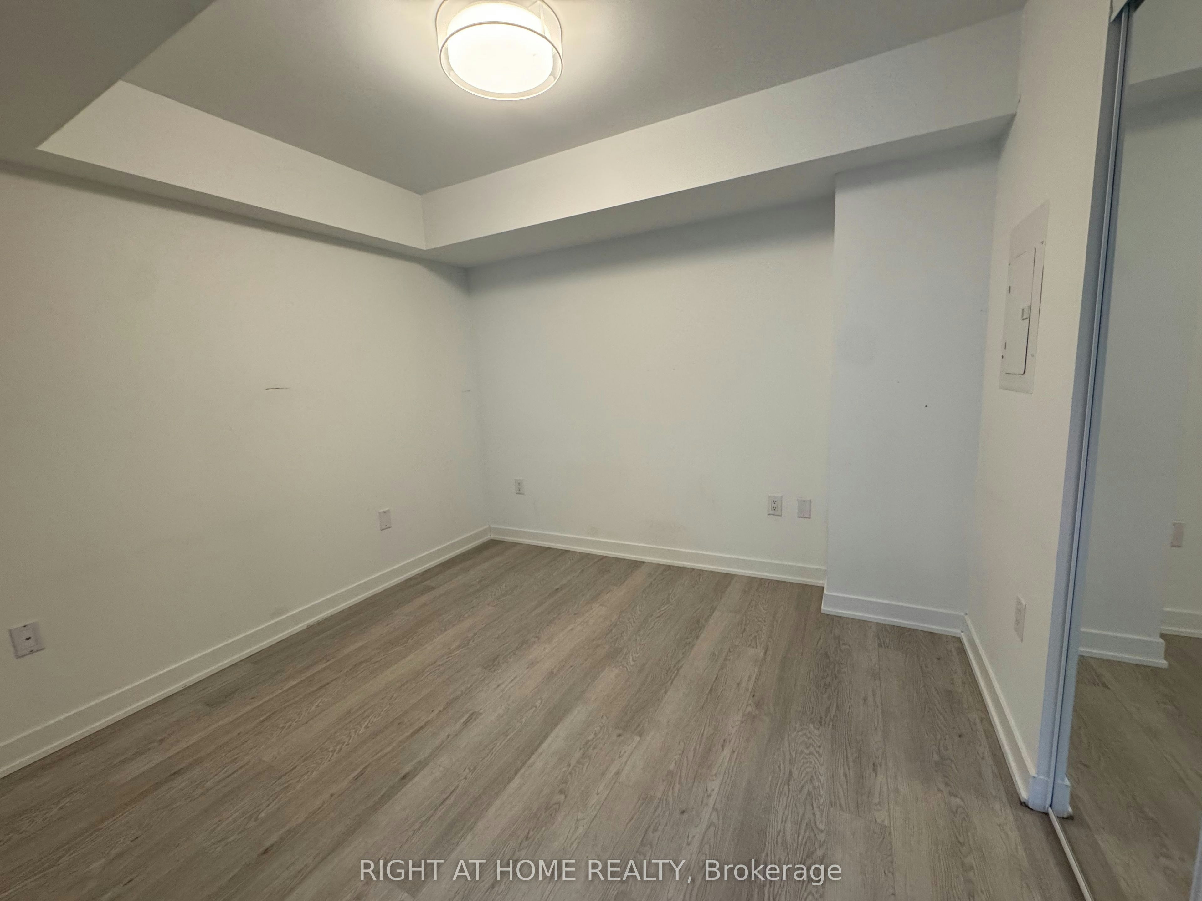 326-3 Strathgowan Avenue, Toronto, ON, M4N 1B8 - 11