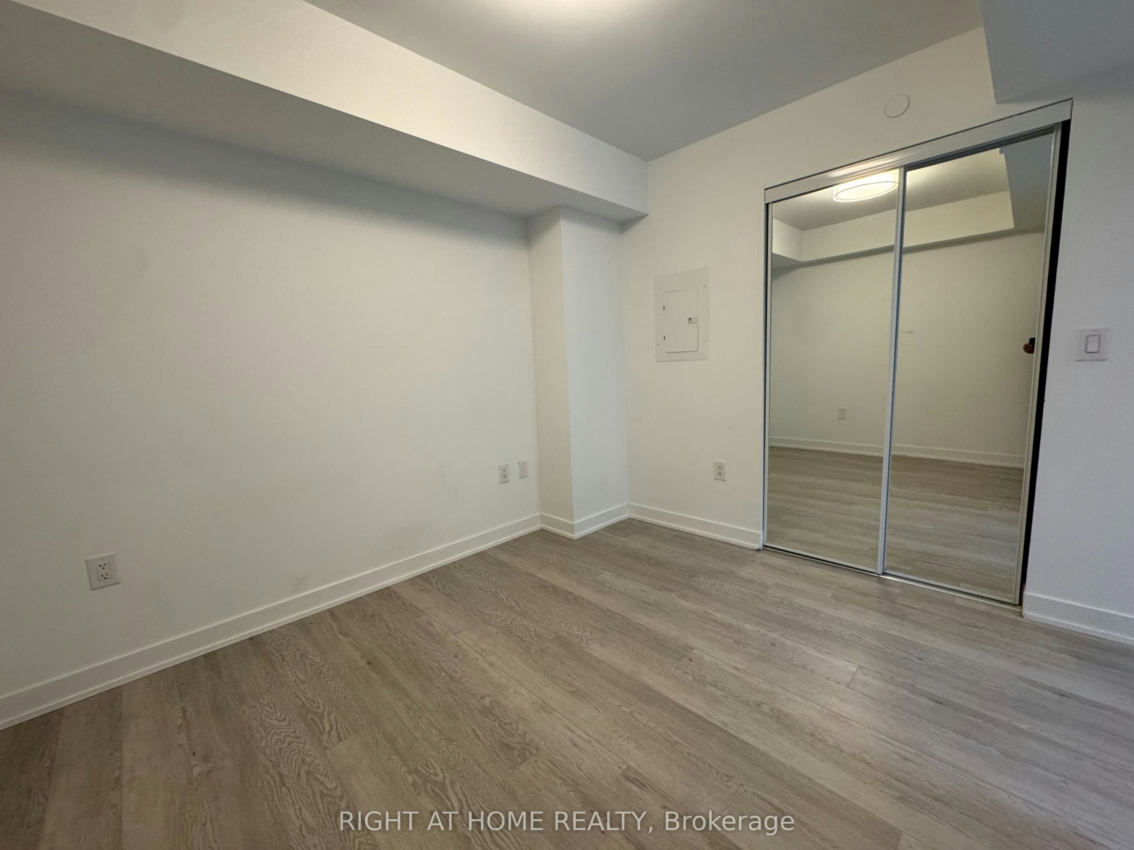 326-3 Strathgowan Avenue, Toronto, ON, M4N 1B8 - 9