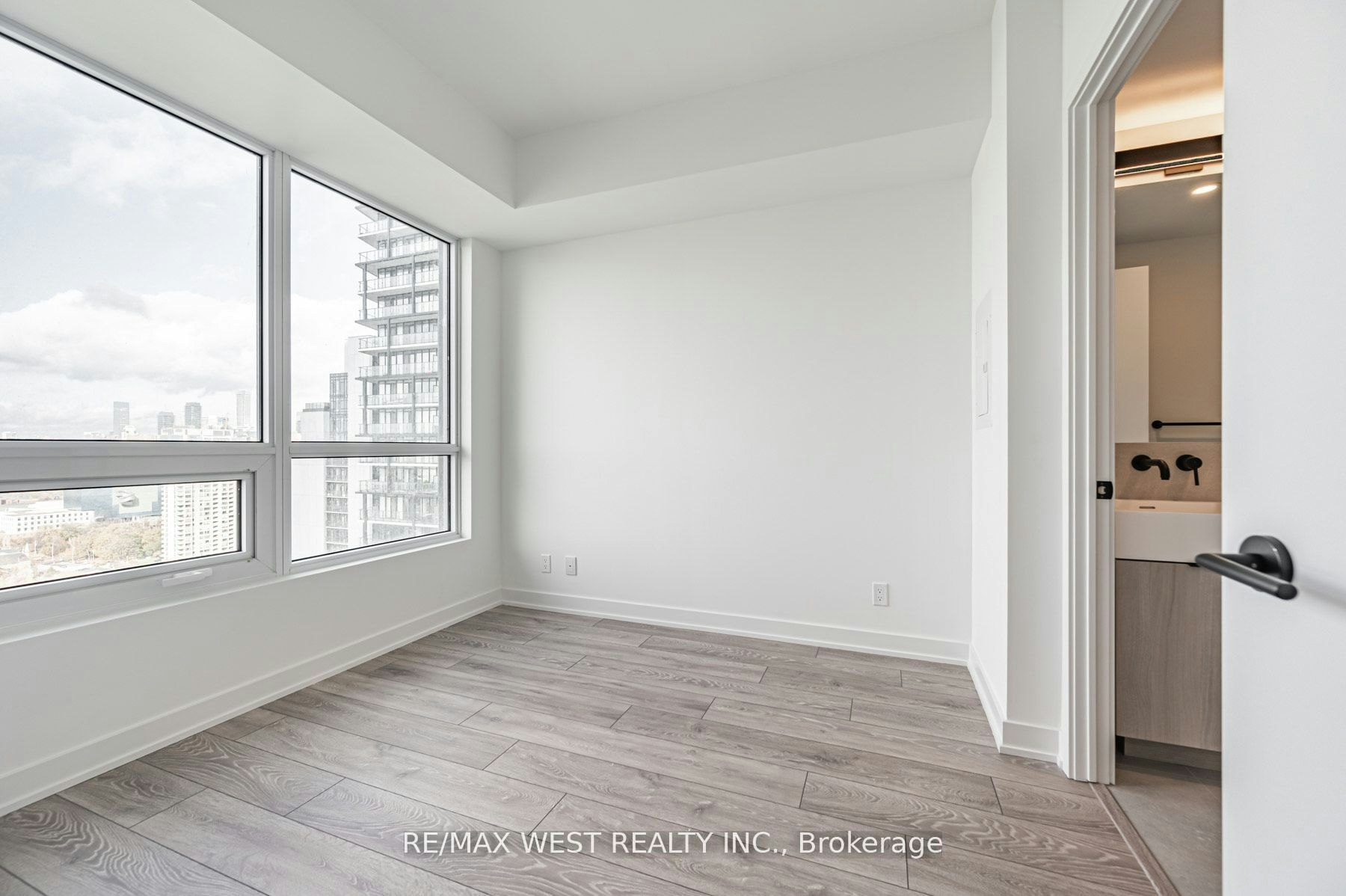 2601-108 Peter Street, Toronto, ON, M5V 2G7 - 3