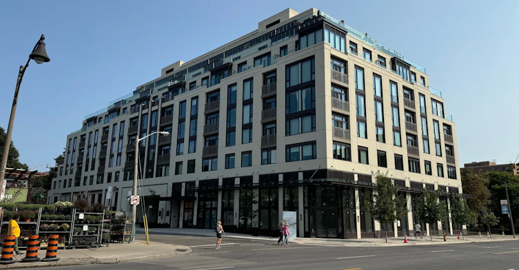 318-3 Strathgowan Avenue, Toronto, ON, M4N 1B8