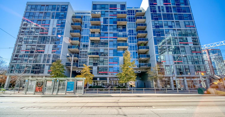 306-60 Bathurst Street, Toronto, ON, M5V 2P4