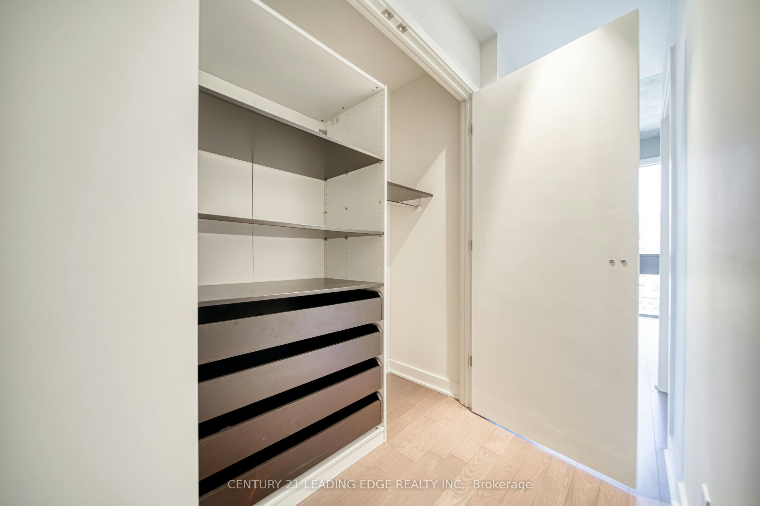 306-60 Bathurst Street, Toronto, ON, M5V 2P4 - 9