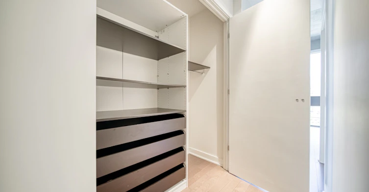 306-60 Bathurst Street, Toronto, ON, M5V 2P4 - 9