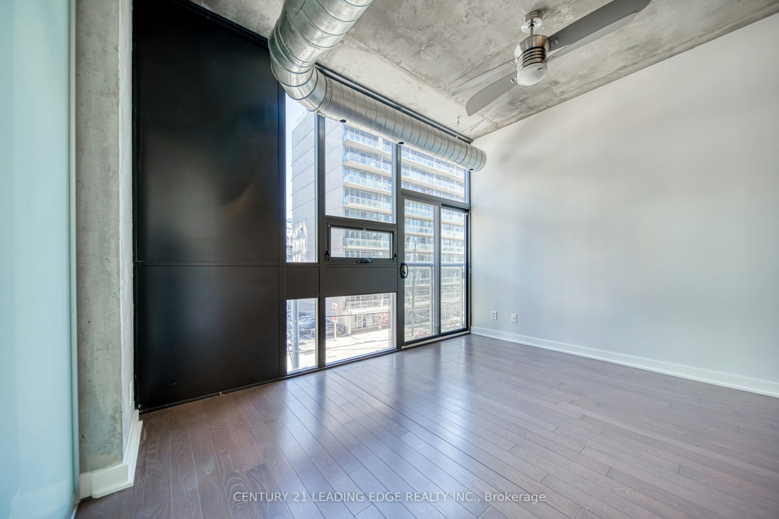 306-60 Bathurst Street, Toronto, ON, M5V 2P4 - 6