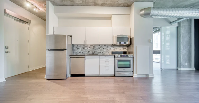 306-60 Bathurst Street, Toronto, ON, M5V 2P4 - 4