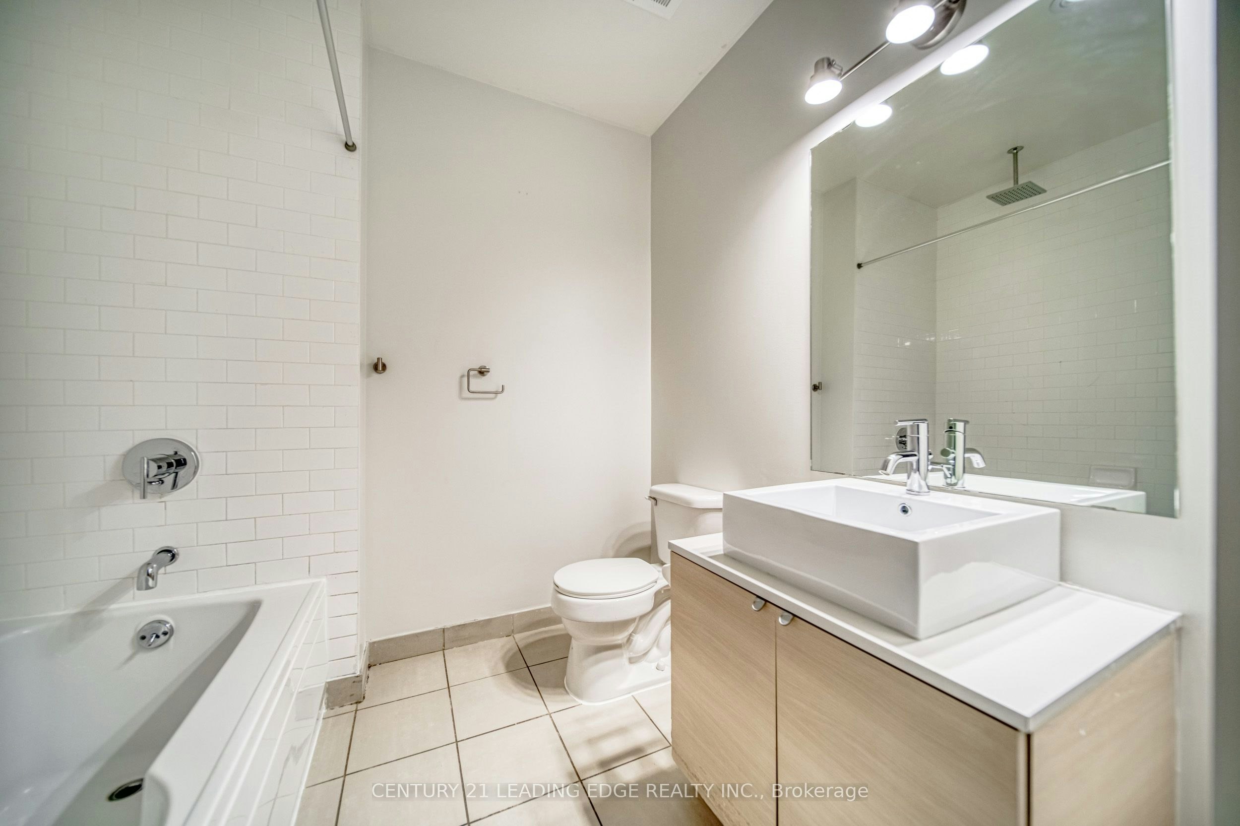 306-60 Bathurst Street, Toronto, ON, M5V 2P4 - 11
