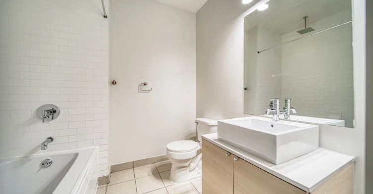 306-60 Bathurst Street, Toronto, ON, M5V 2P4 - 11