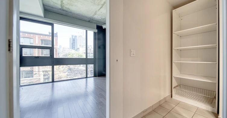 306-60 Bathurst Street, Toronto, ON, M5V 2P4 - 10