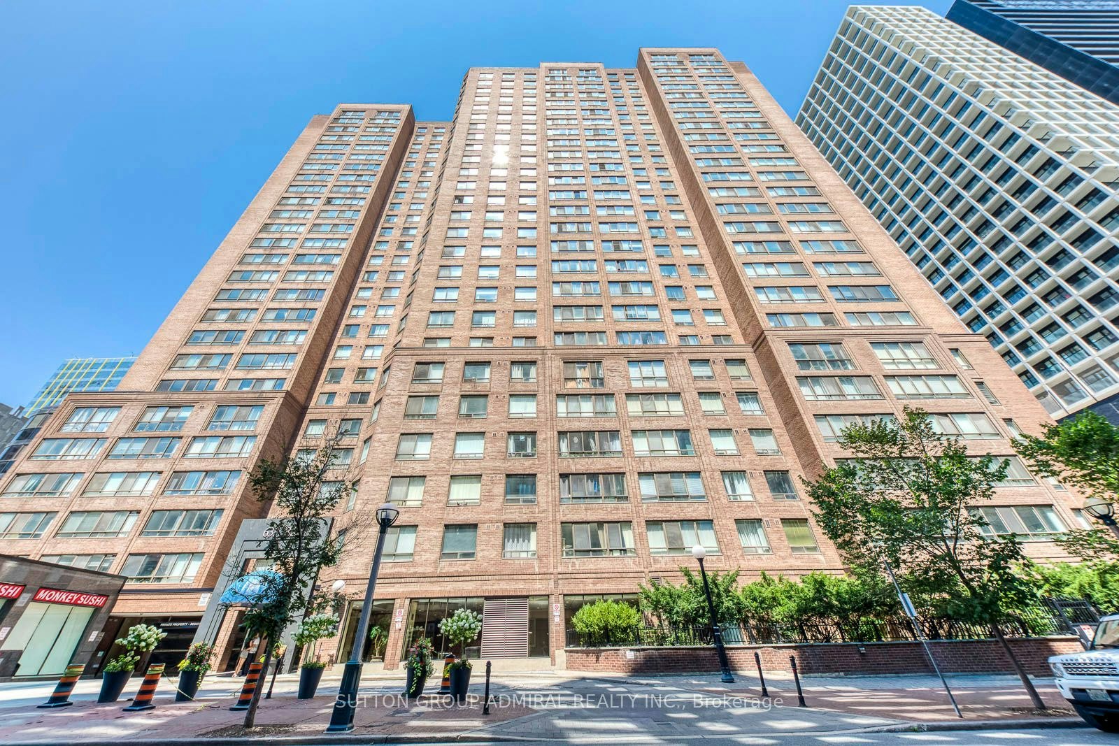 406-633 Bay Street, Toronto, ON, M5G 2G4