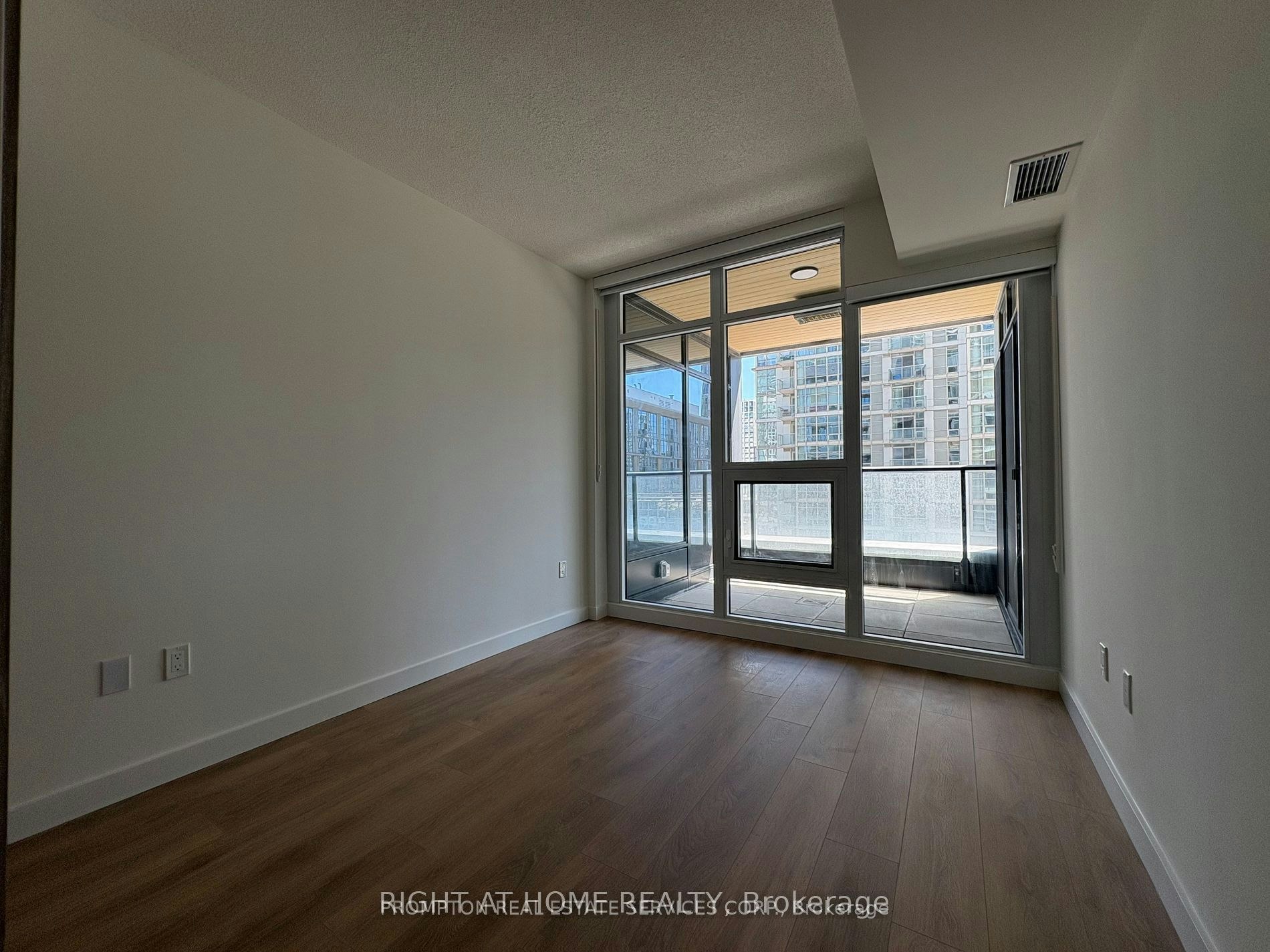 316-1 Concord Cityplace Way, Toronto, ON, M5V 0X3 - 7