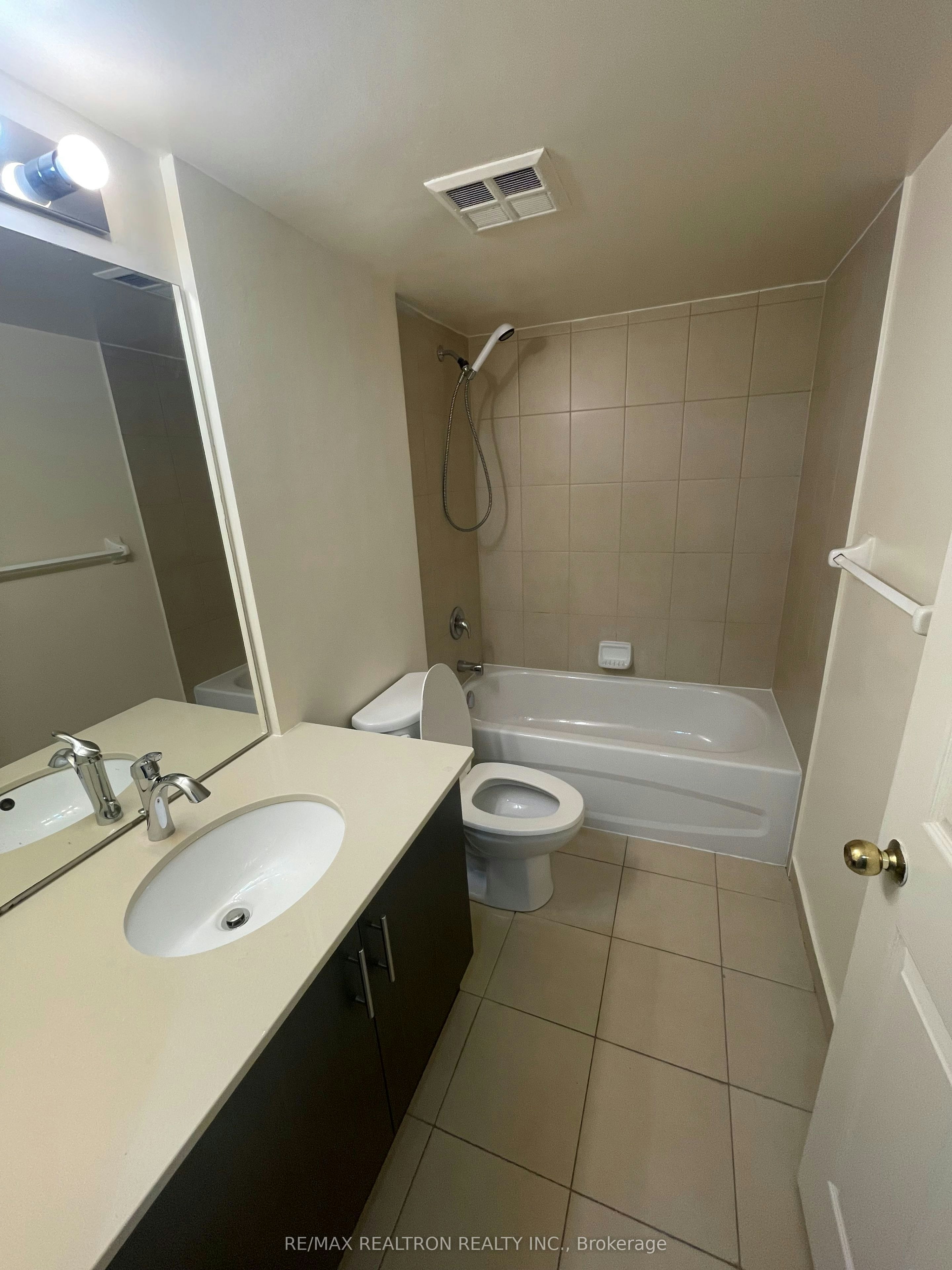 1003-736 Bay Street, Toronto, ON, M5G 2M4 - 9