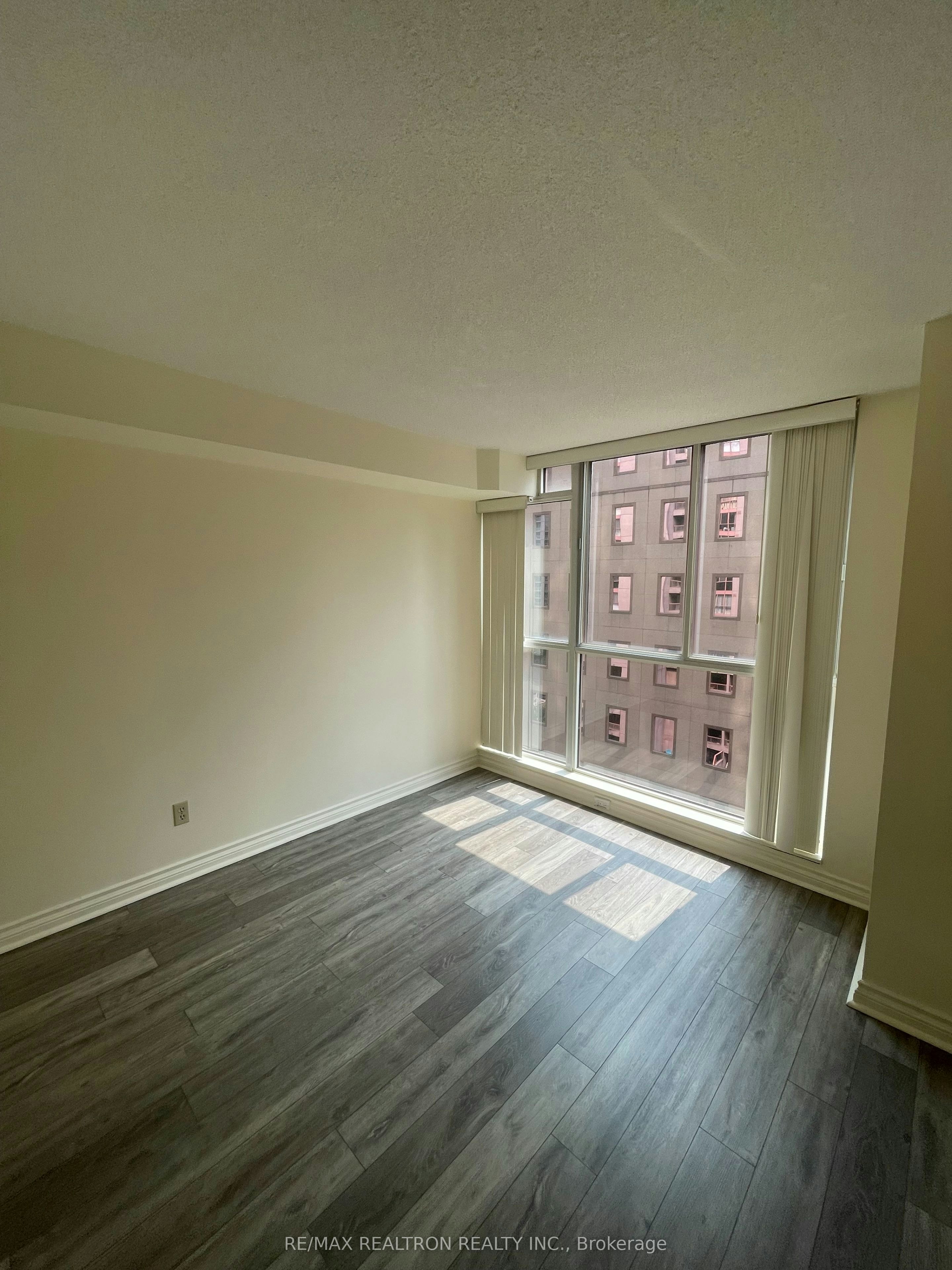 1003-736 Bay Street, Toronto, ON, M5G 2M4 - 15