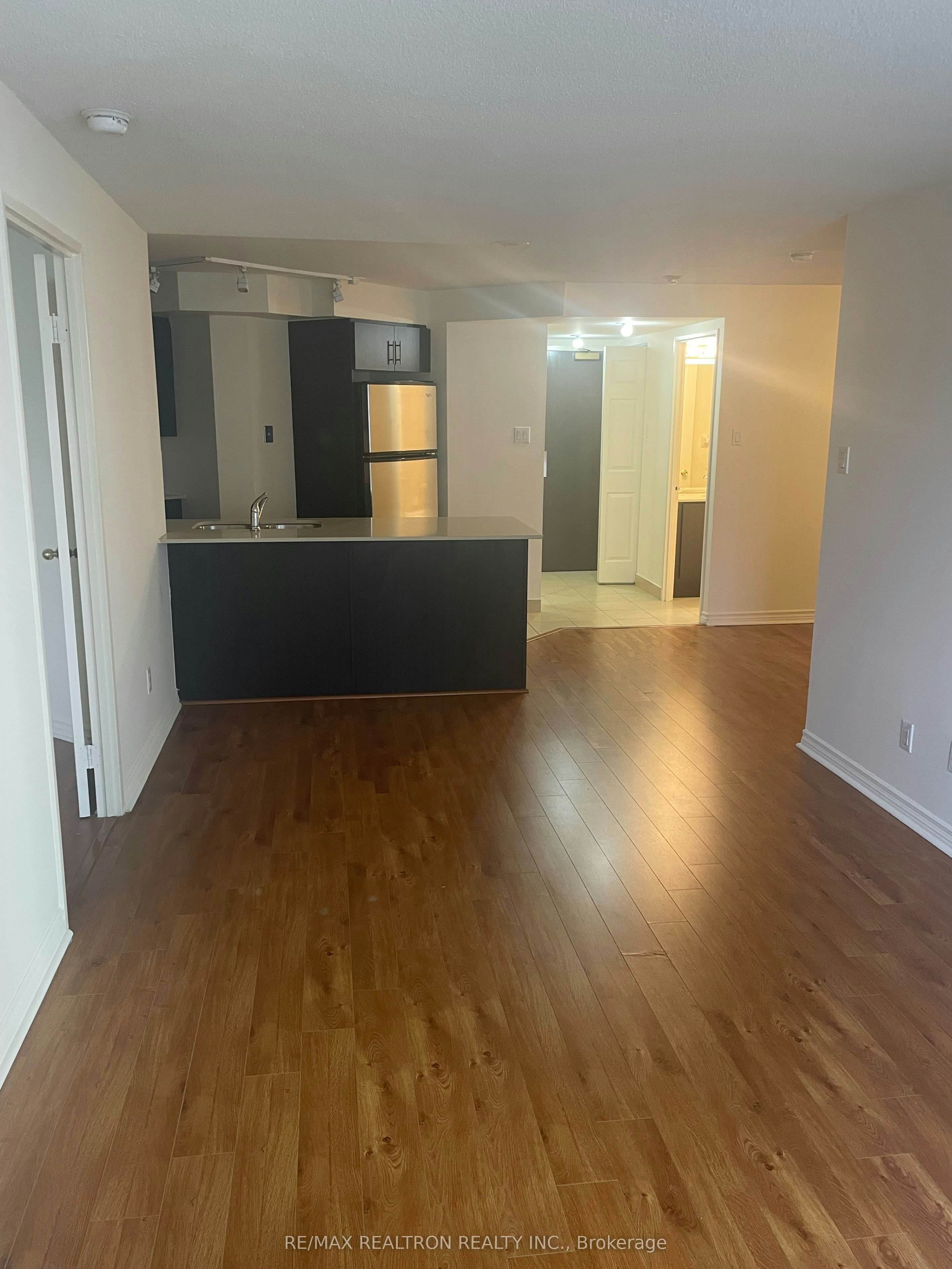 1003-736 Bay Street, Toronto, ON, M5G 2M4 - 8