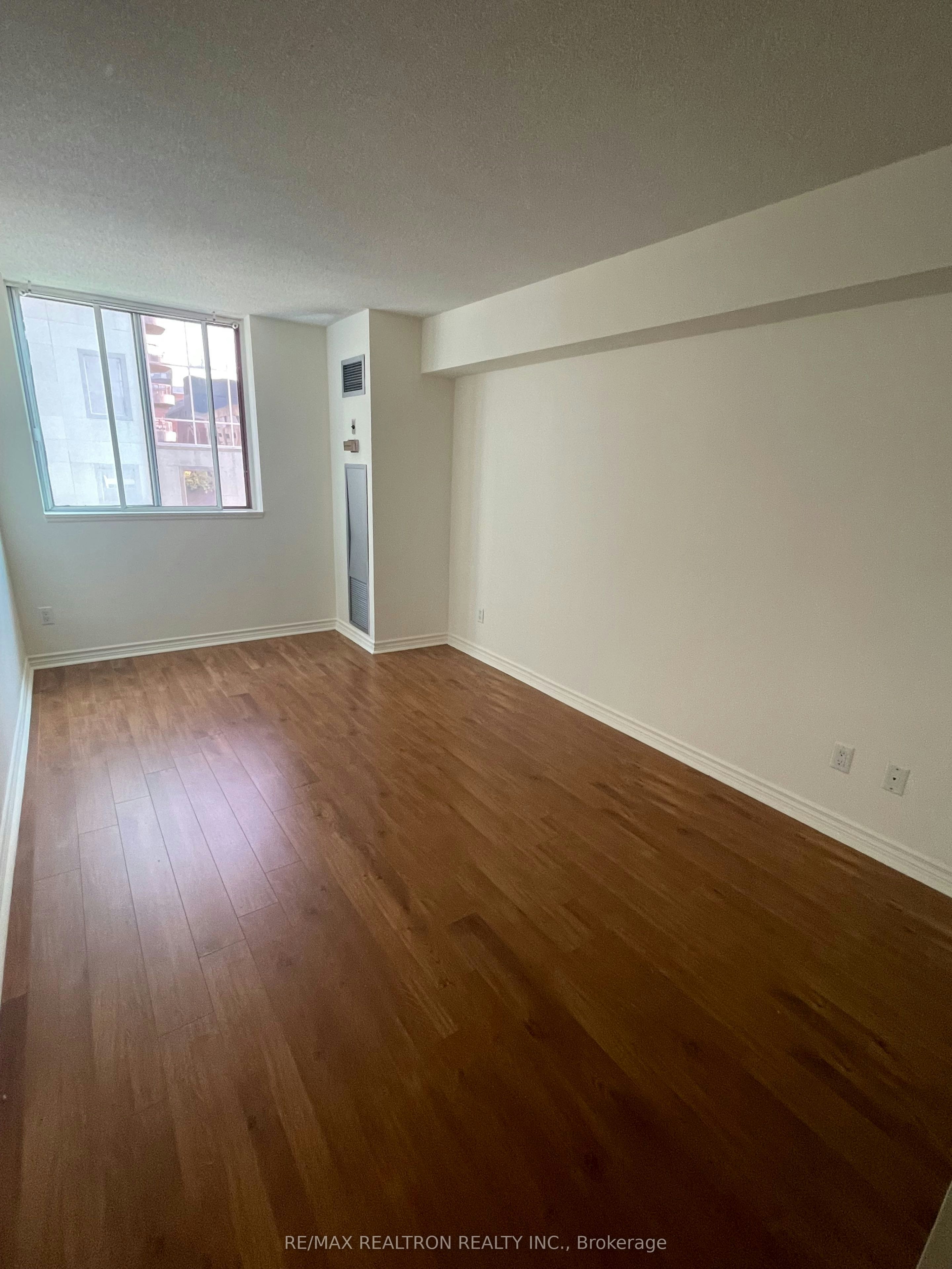 1003-736 Bay Street, Toronto, ON, M5G 2M4 - 13