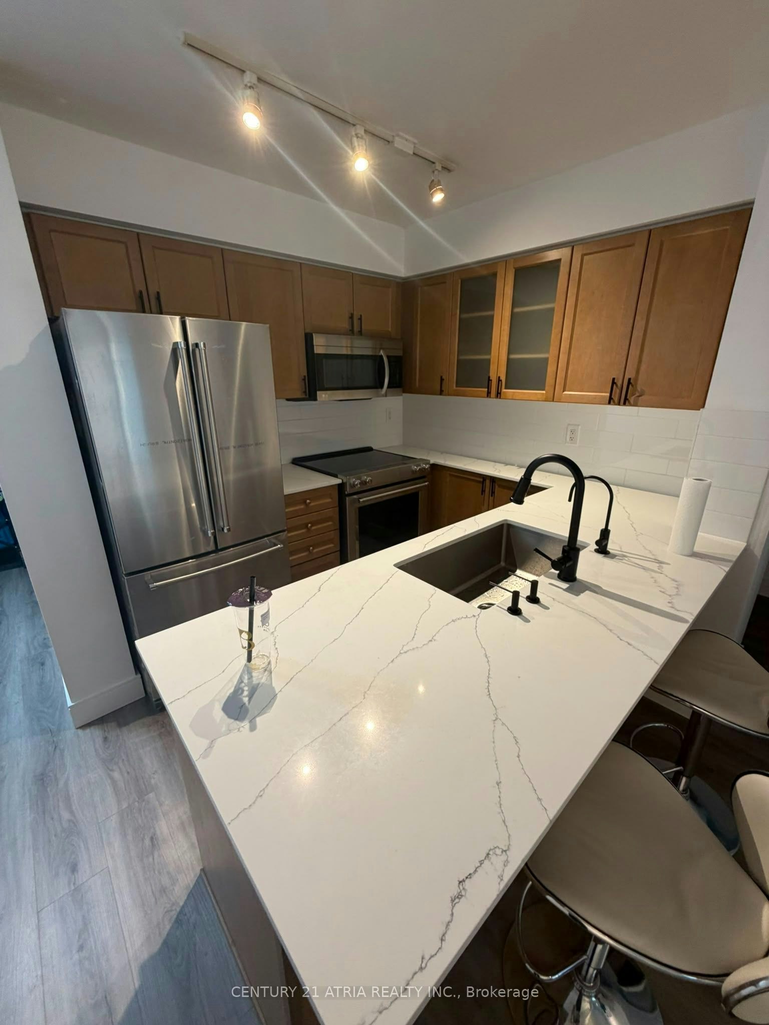 1007-761 Bay Street, Toronto, ON, M5G 2R2 - 4