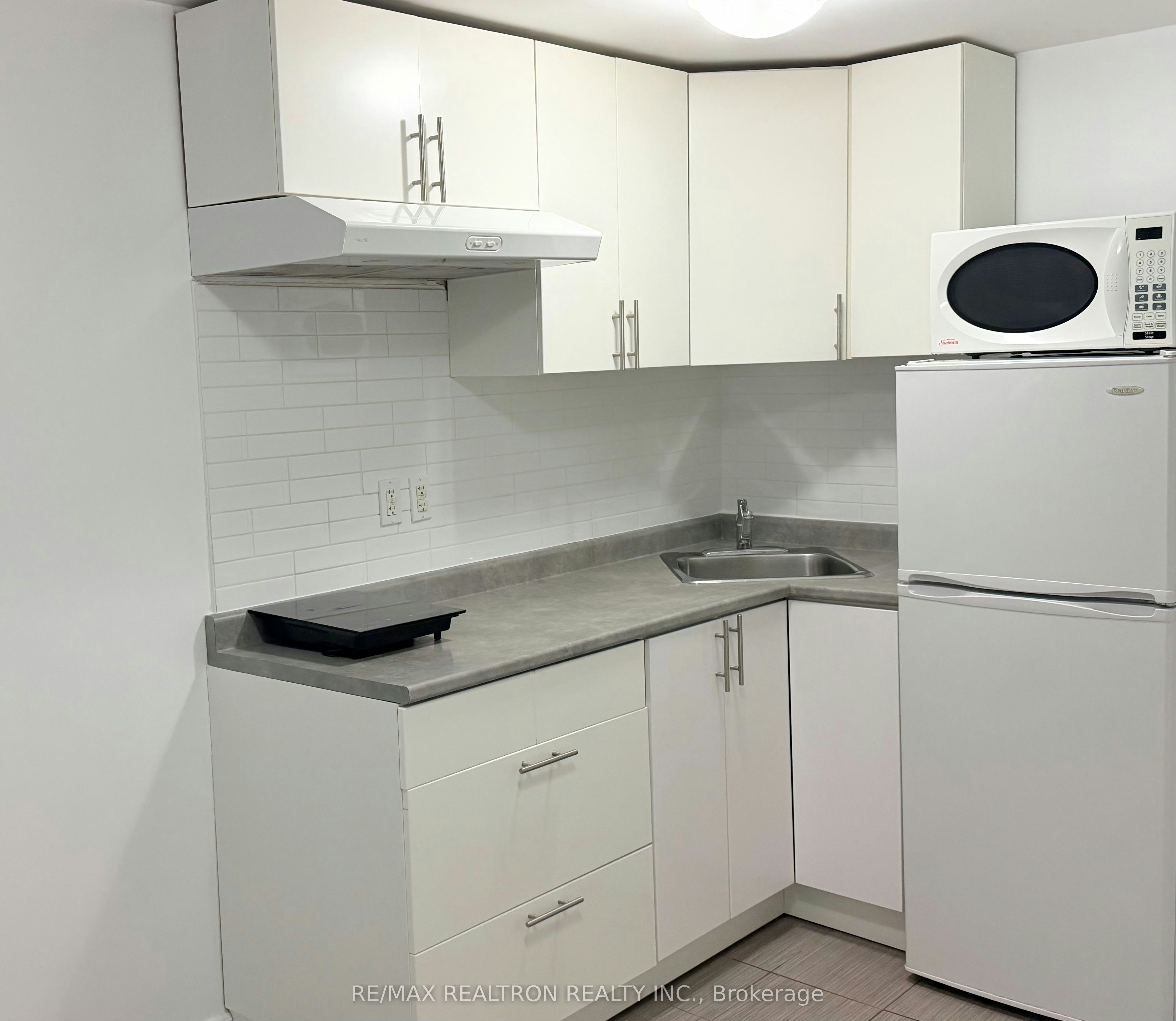 Basement B-36 George Henry Boulevard, Toronto, ON, M2J 1E2 - 4