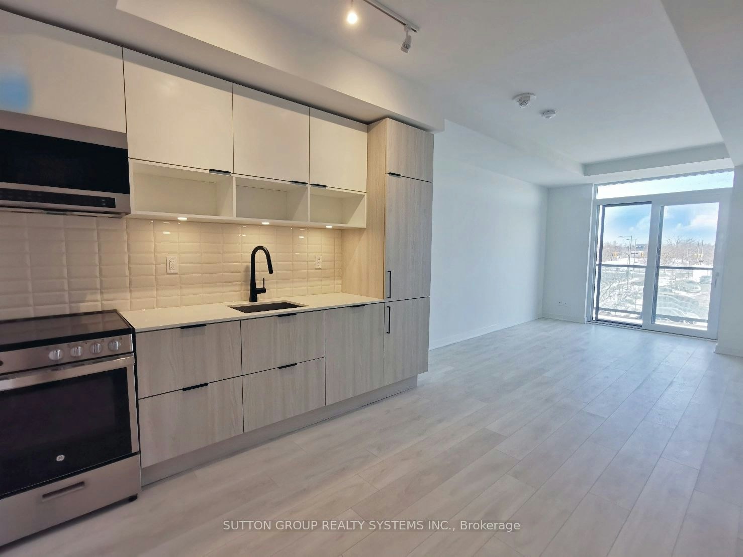 N324-35 Rolling Mills Road, Toronto, ON, M5V 0V6 - 5