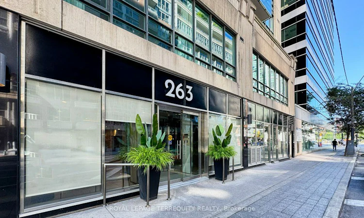 903-263 Wellington Street W