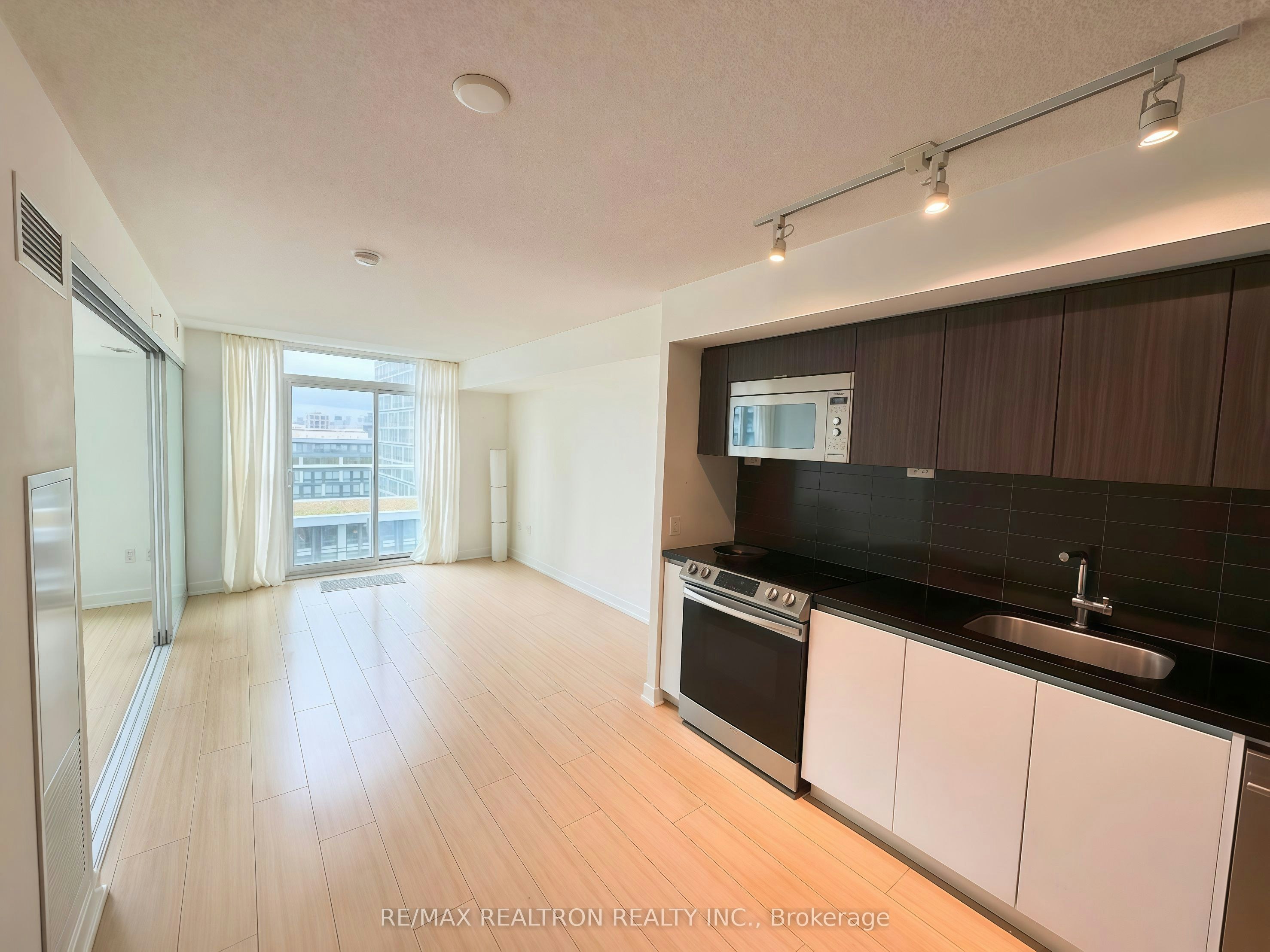 1211-85 Queens Wharf Road, Toronto, ON, M5V 0J9 - 2