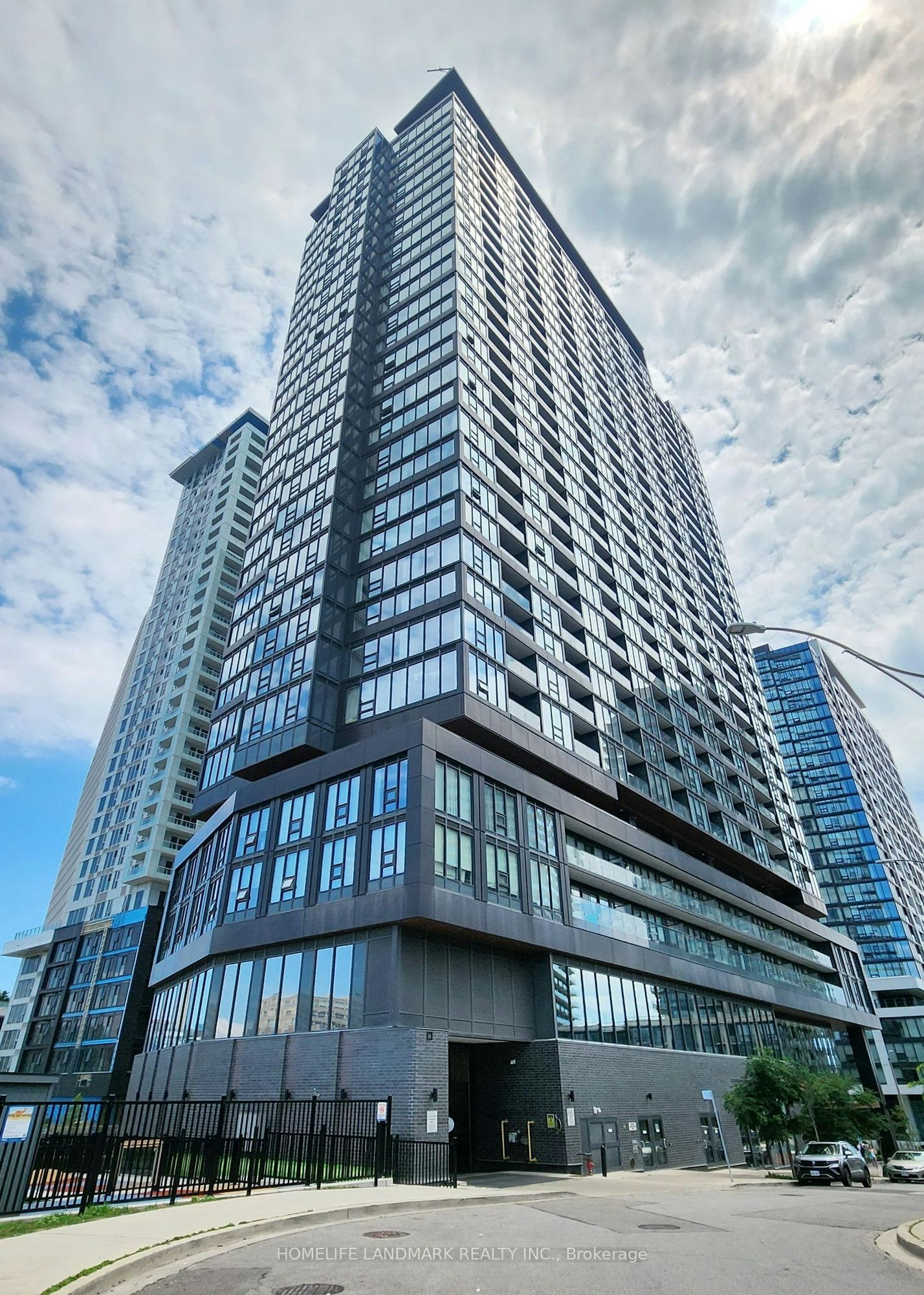 703-19 Western Battery Road, Toronto, ON, M6K 0E3 - 2
