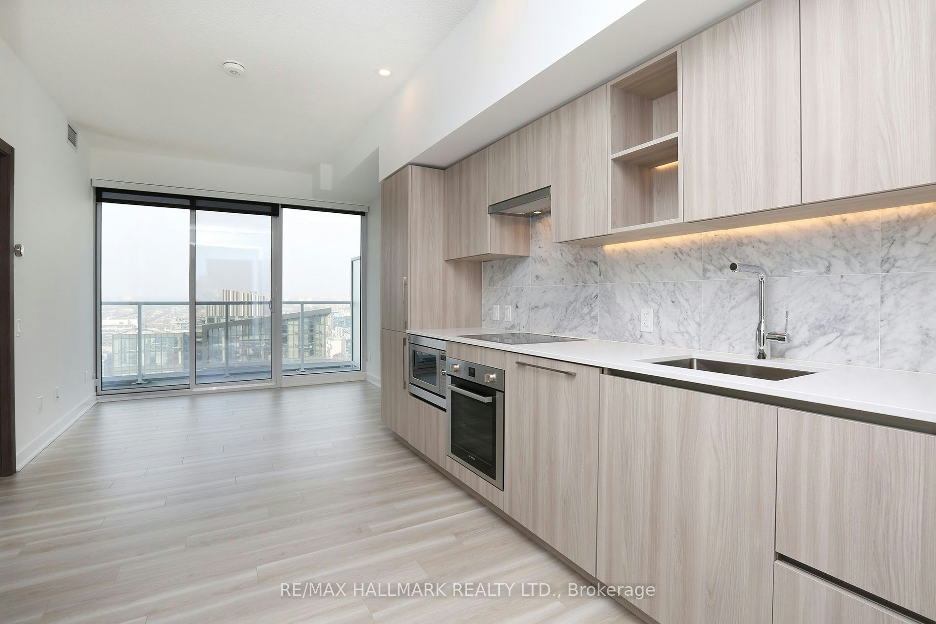 4007-17 Bathurst Street, Toronto, ON, M6A 2E1