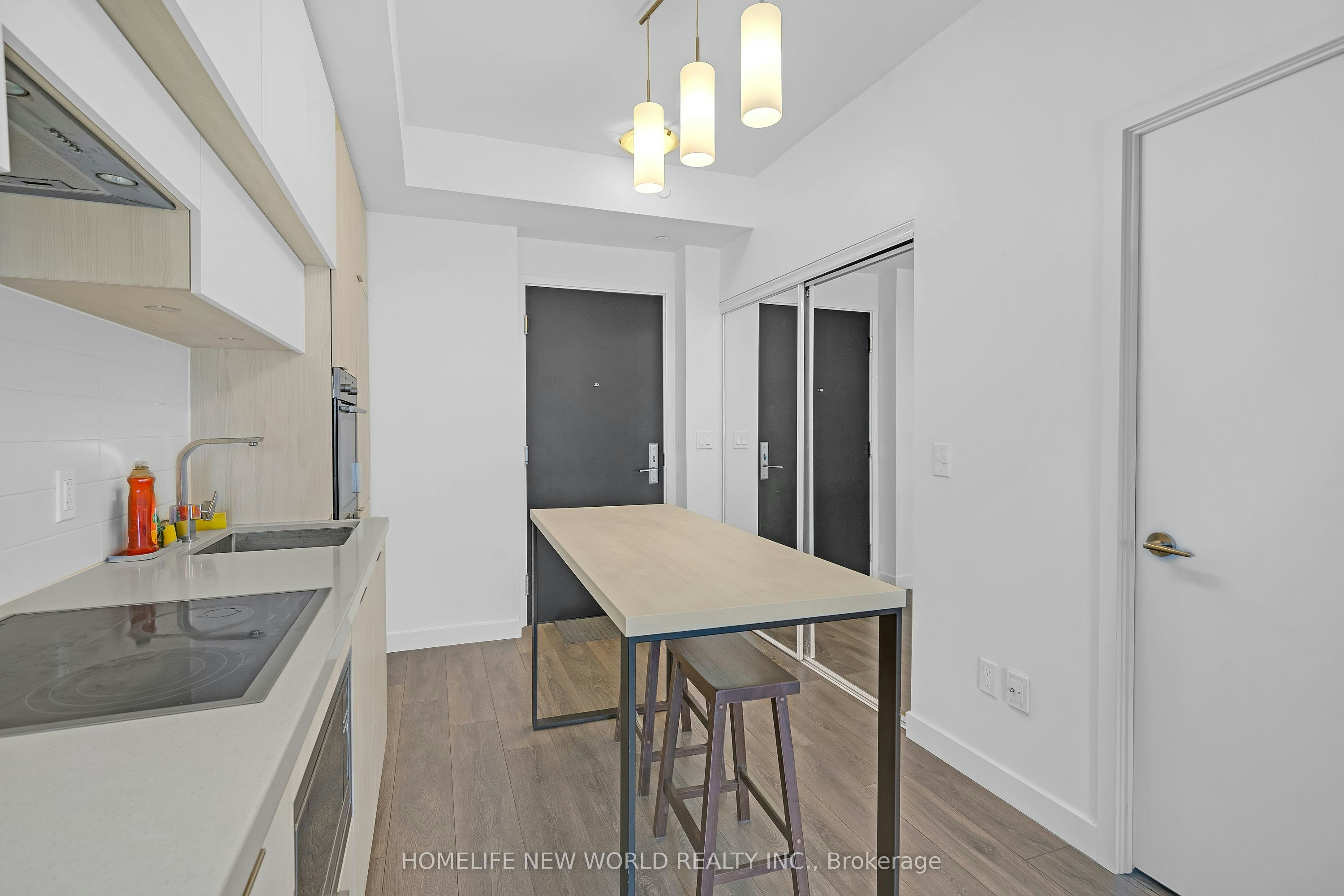 4903-8 Eglinton Avenue E, Toronto, ON, M4P 1A6 - 3