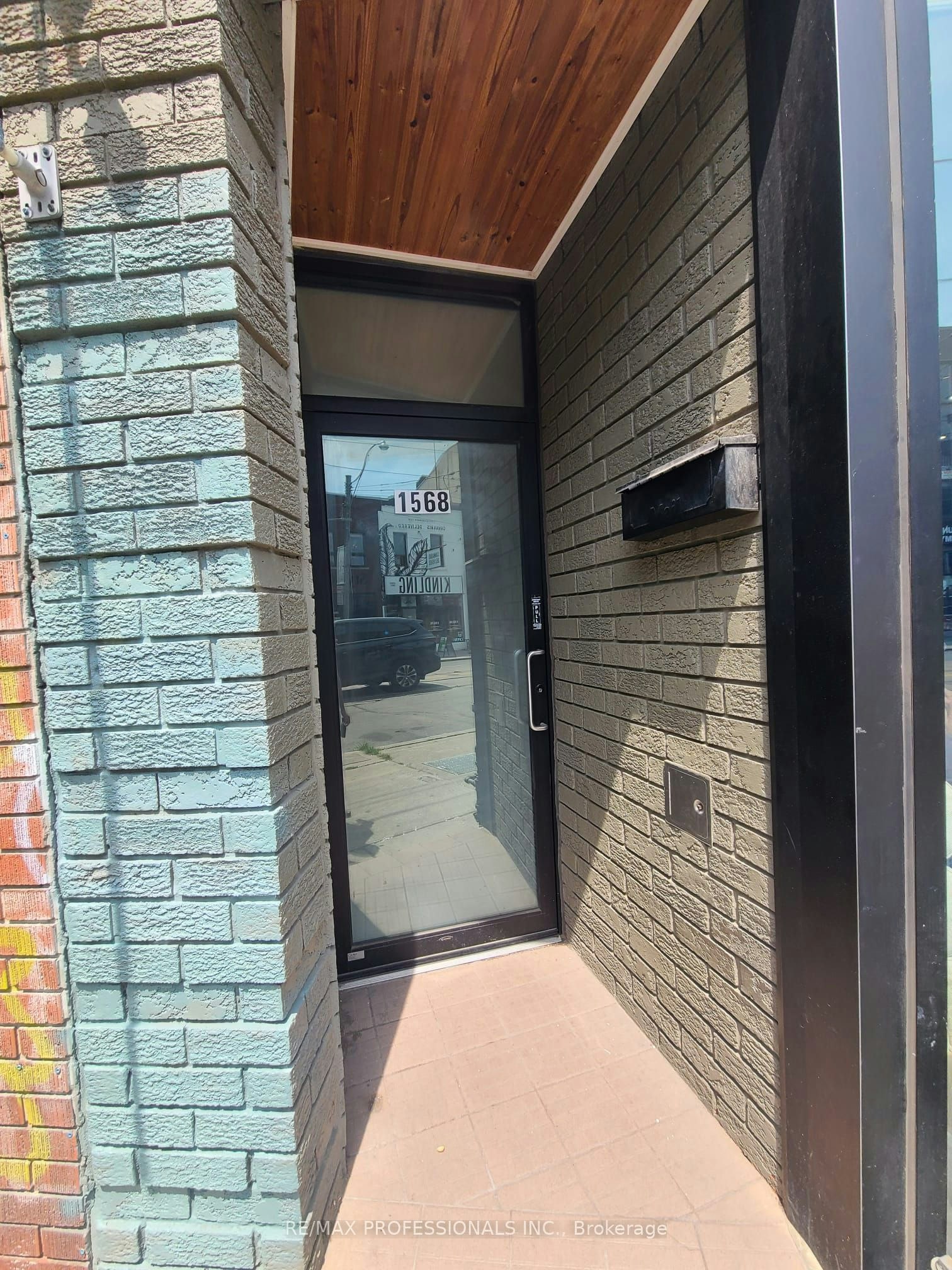 1568 Dundas Street W, Toronto, ON, M6J 1X7