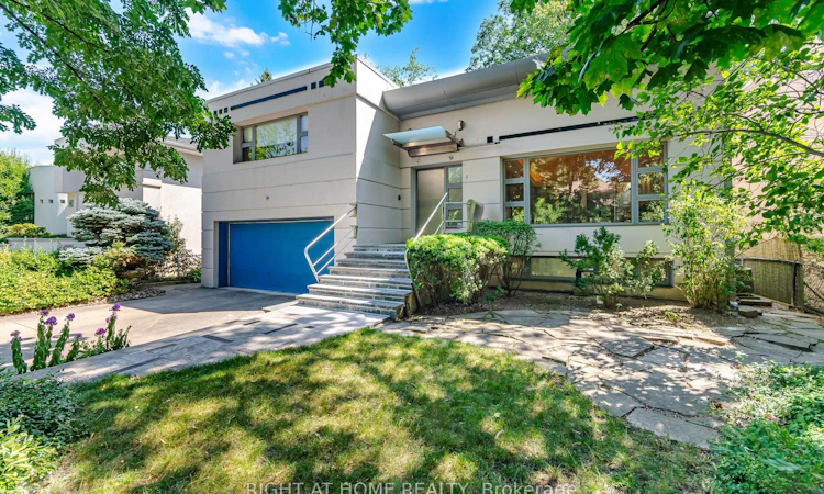 9 Saguenay Avenue
