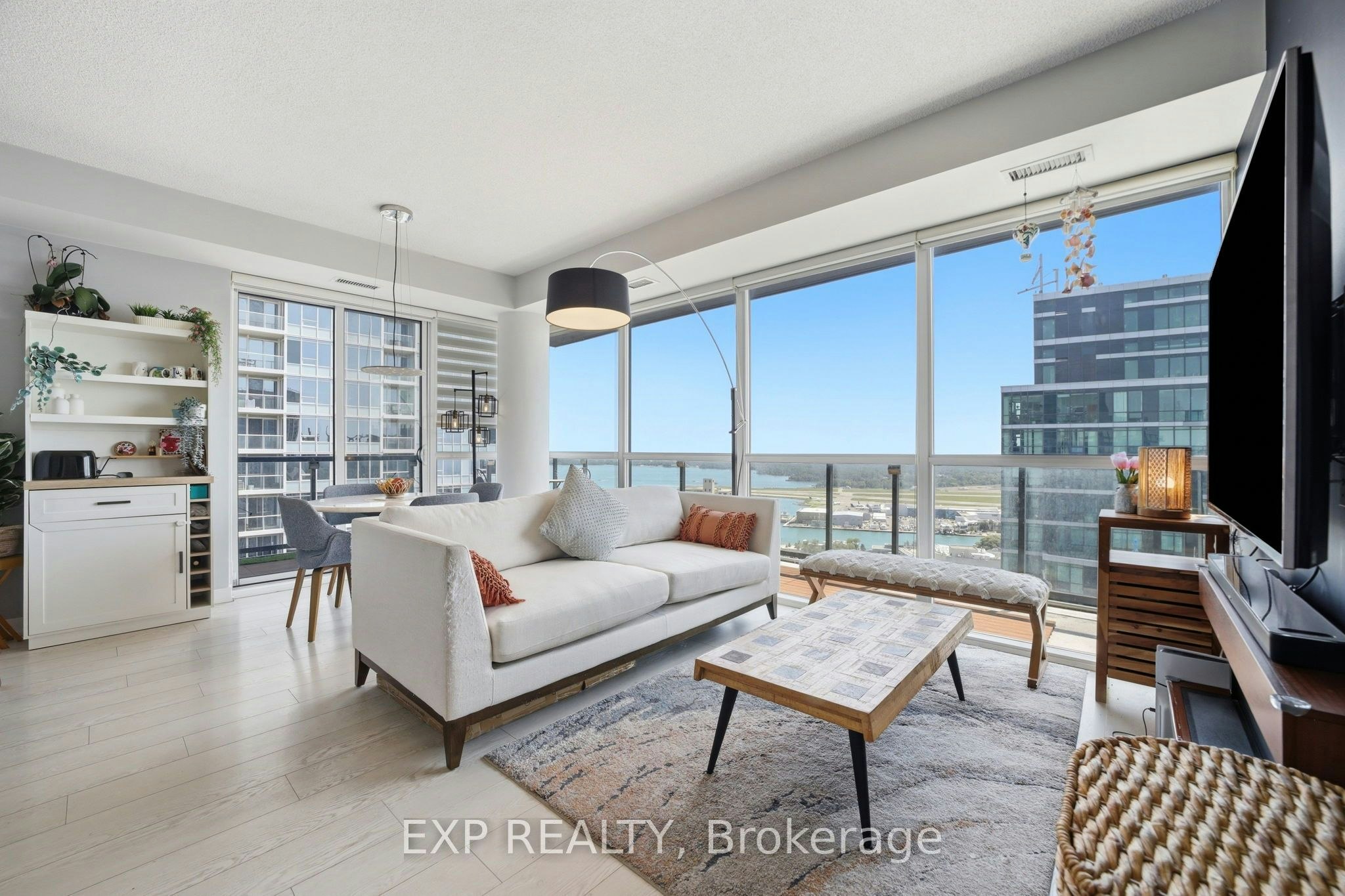 LPH07-20 Bruyeres Mews, Toronto, ON, M5V 0G8