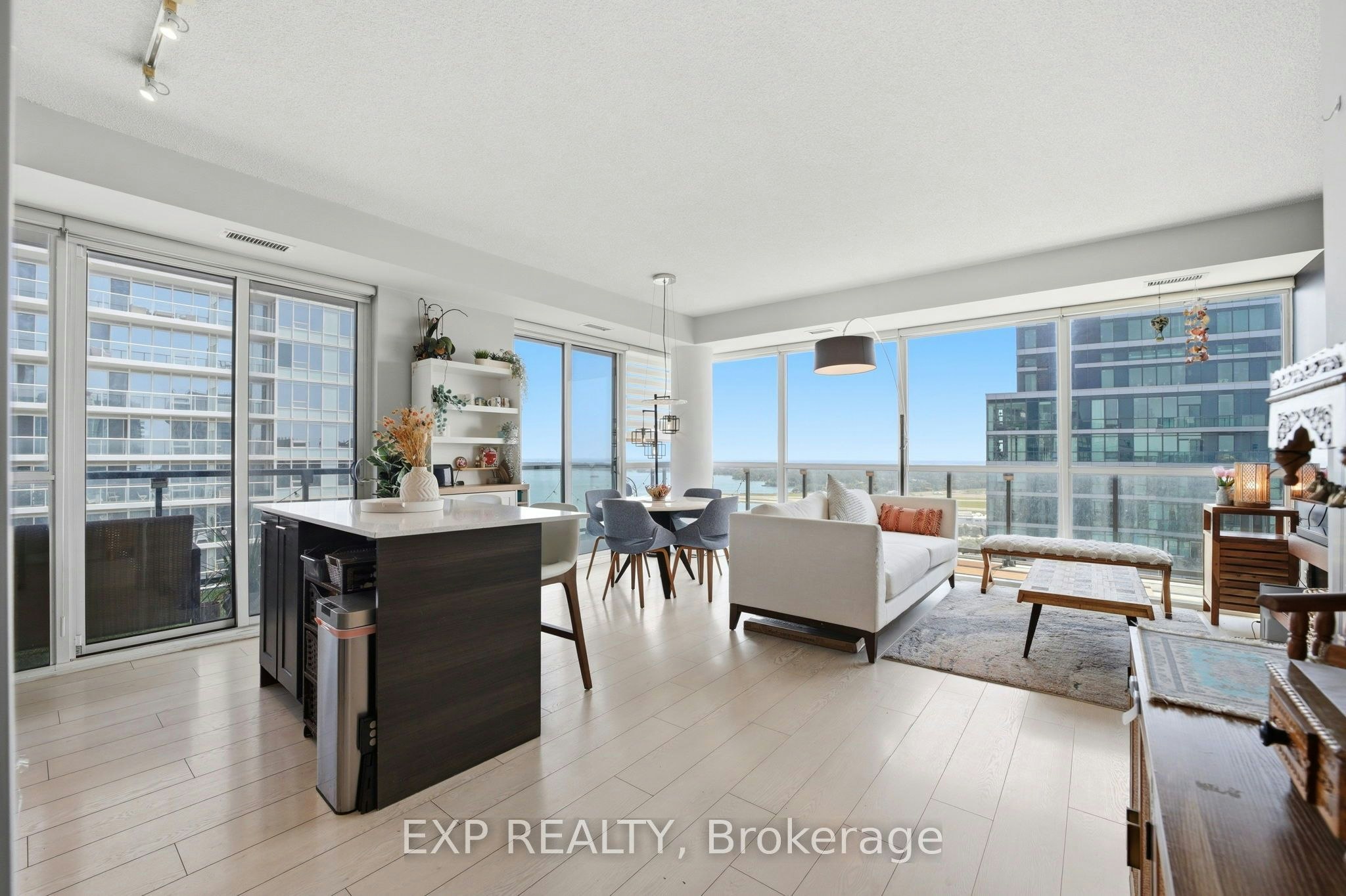 LPH07-20 Bruyeres Mews, Toronto, ON, M5V 0G8 - 2