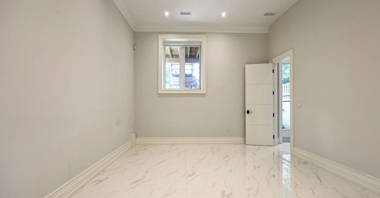 42 Carmichael Avenue, Toronto, ON, M5M 2W7 - 44