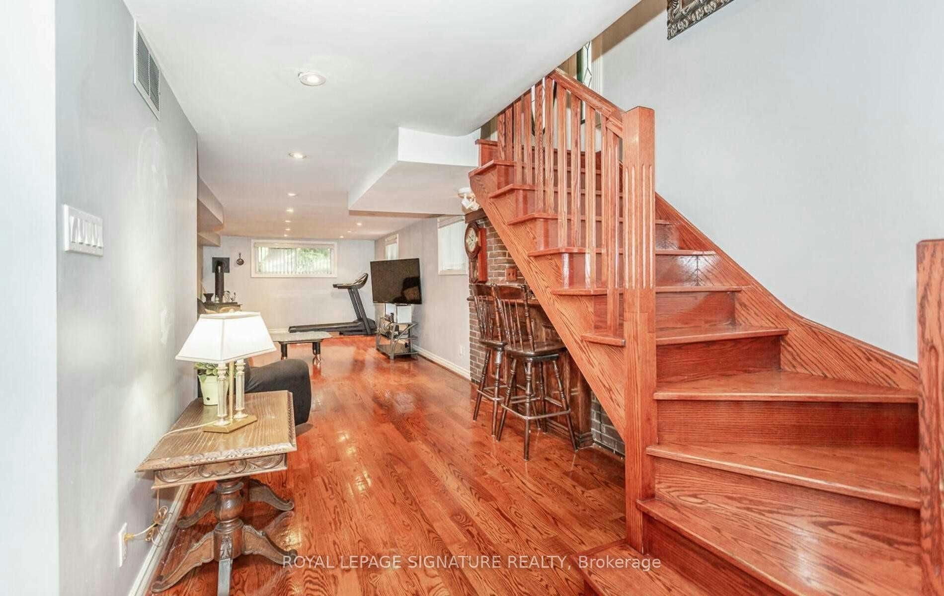 2 Hillcrest Drive, Toronto, ON, M6G 2C9 - 14