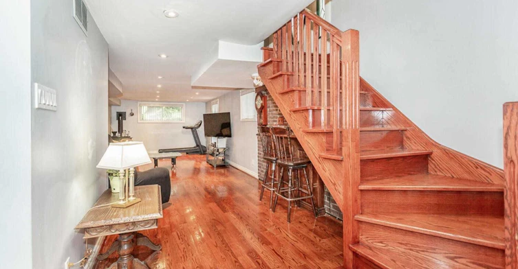 2 Hillcrest Drive, Toronto, ON, M6G 2C9 - 14