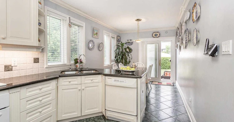 2 Hillcrest Drive, Toronto, ON, M6G 2C9 - 7