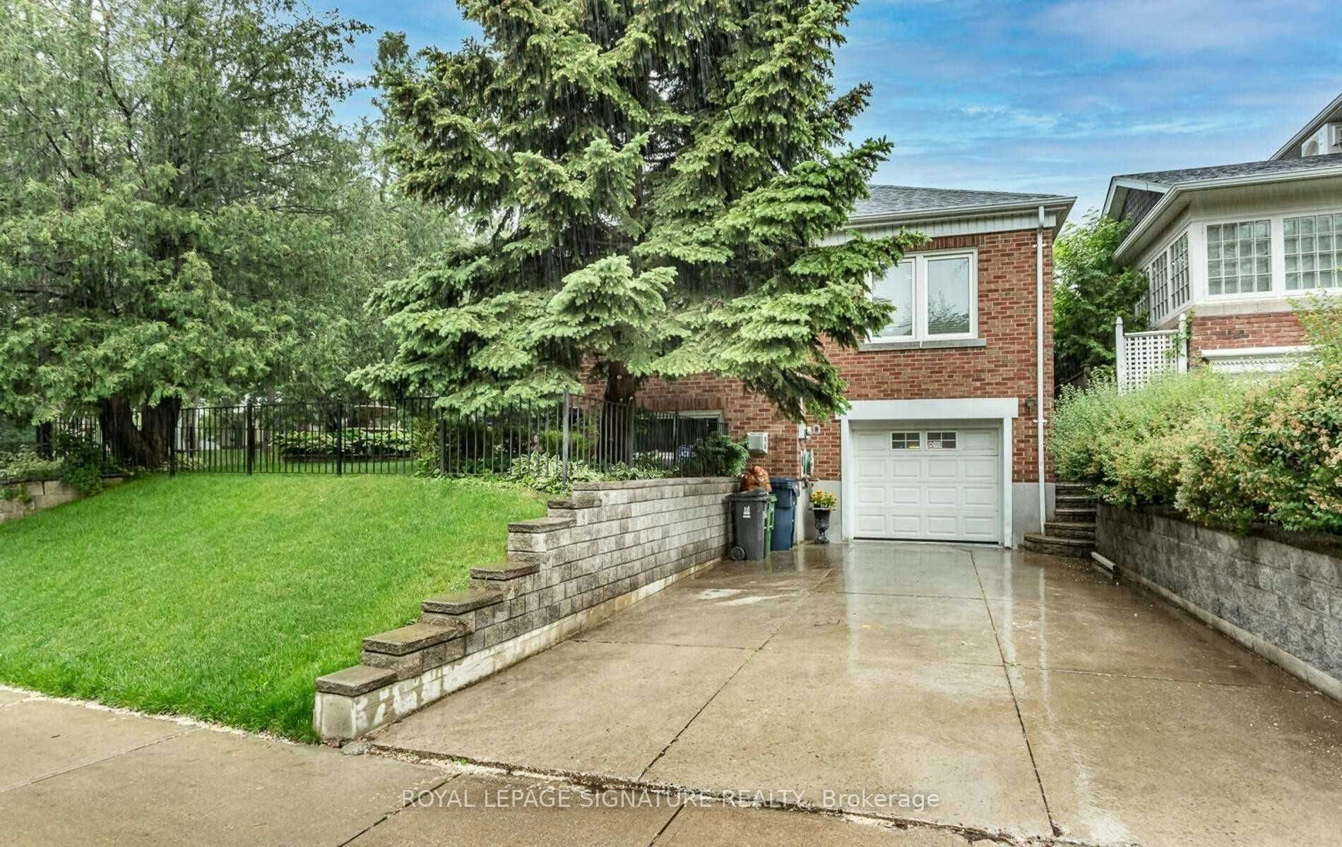 2 Hillcrest Drive, Toronto, ON, M6G 2C9 - 2