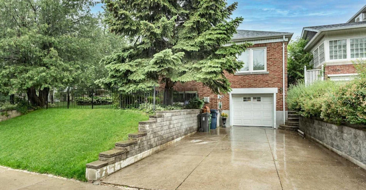 2 Hillcrest Drive, Toronto, ON, M6G 2C9 - 2