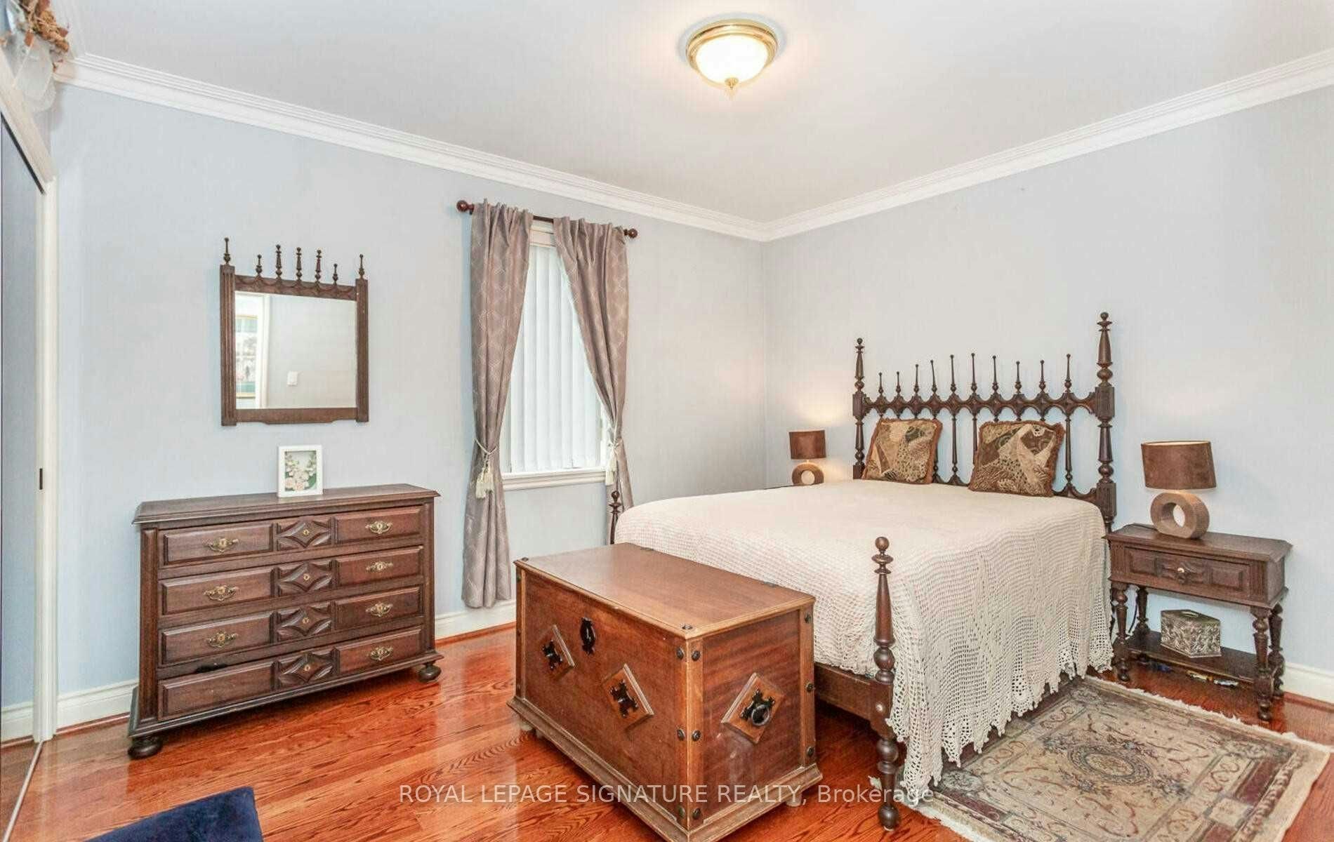 2 Hillcrest Drive, Toronto, ON, M6G 2C9 - 12
